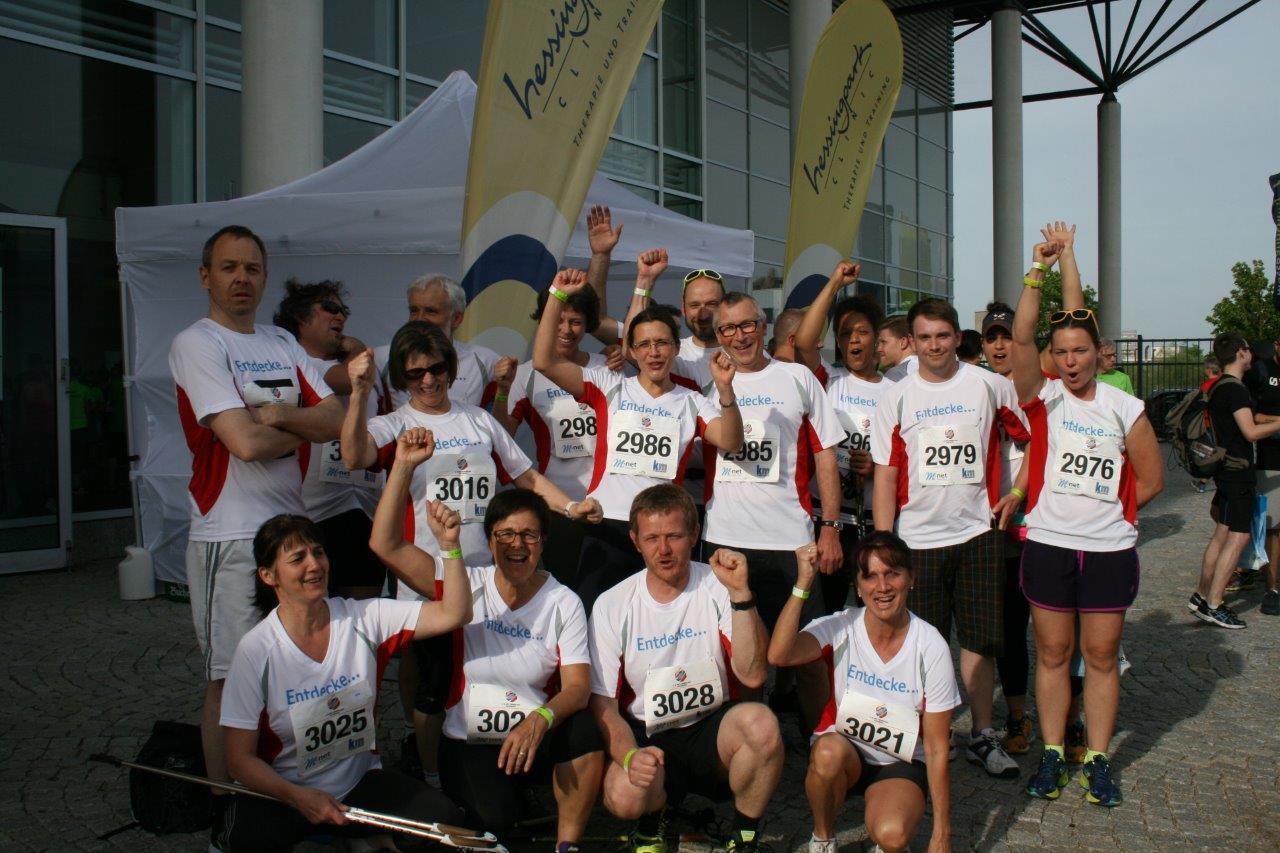 Teams vor dem Lauf, 4. M-net Firmenlauf. Foto: B4B SCHWABEN