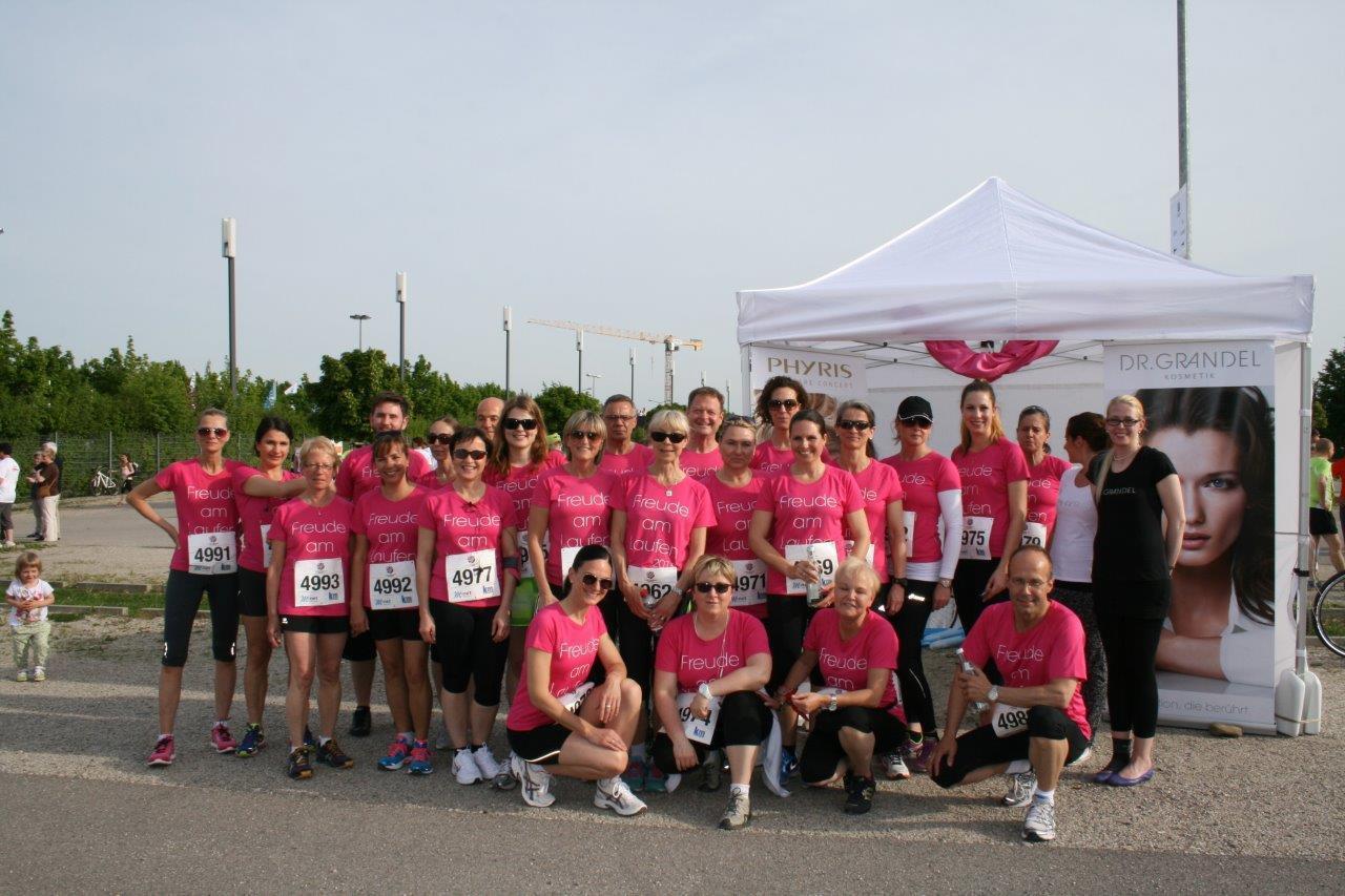 Teams vor dem Lauf, 4. M-net Firmenlauf. Foto: B4B SCHWABEN