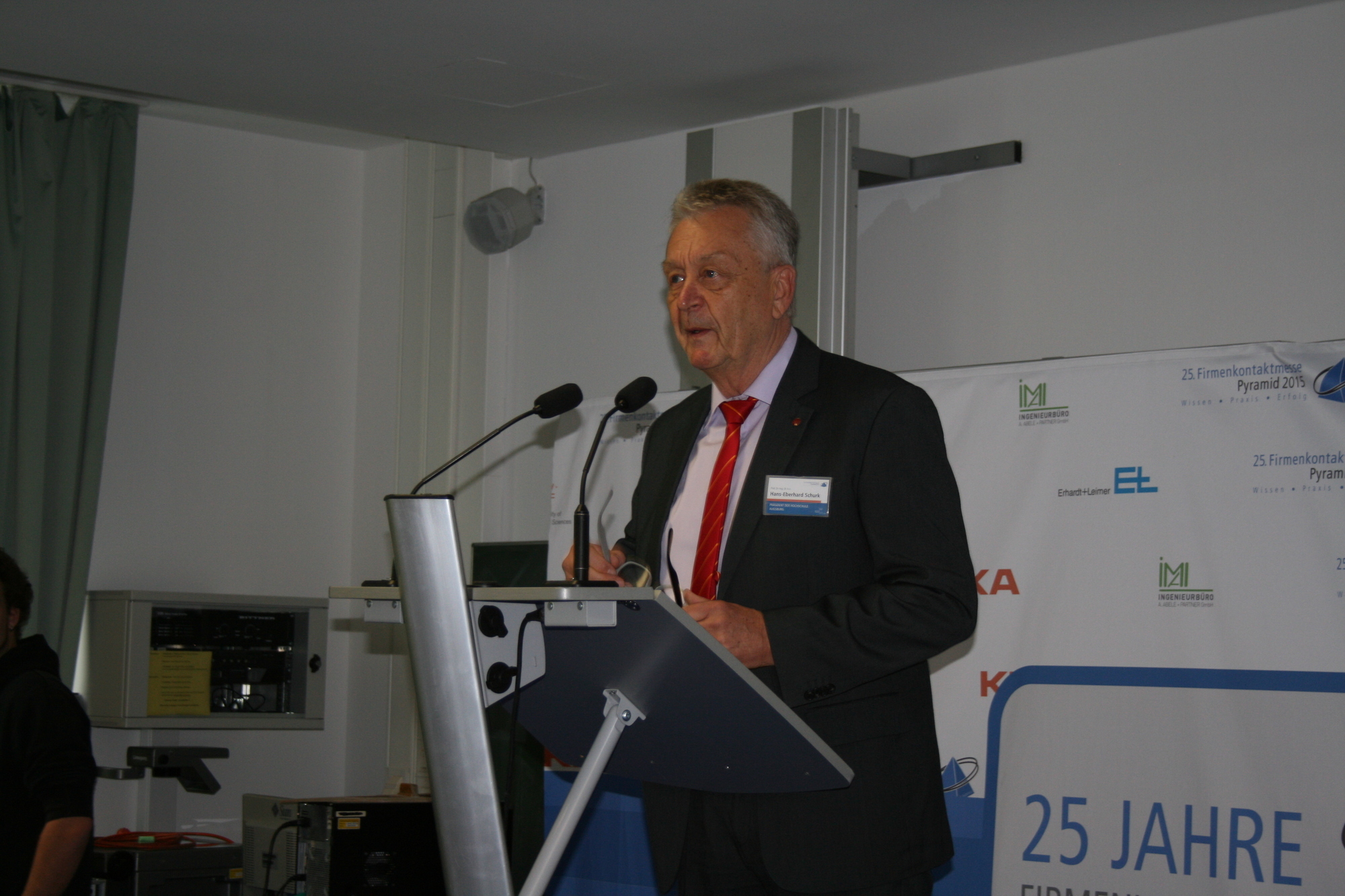 Der Neubau von Werner Haas Automobile soll im Frühjahr 2016 eröffnet werden. Foto: B4B SCHWABEN