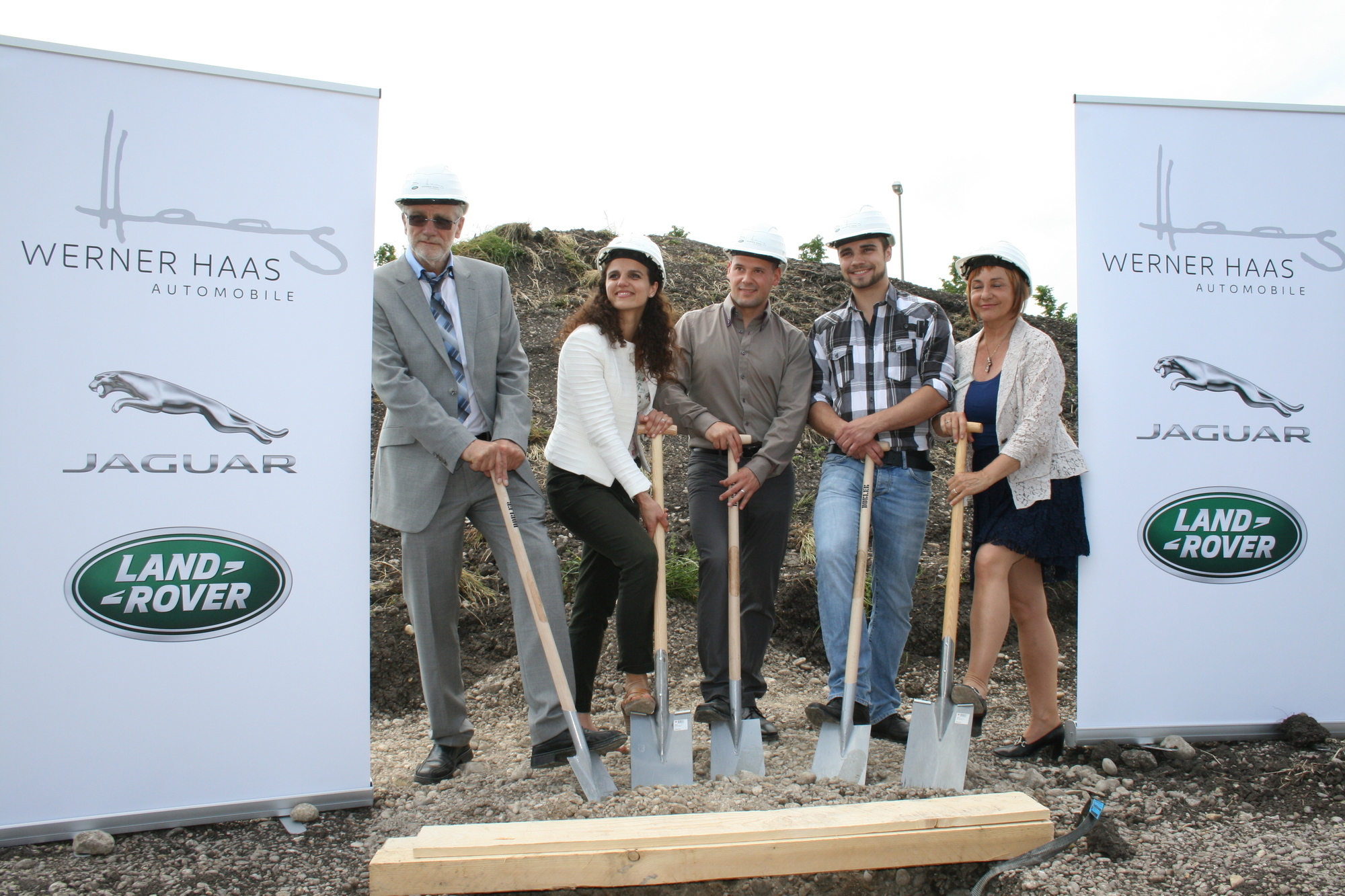 Der Neubau von Werner Haas Automobile soll im Frühjahr 2016 eröffnet werden. Foto: B4B SCHWABEN