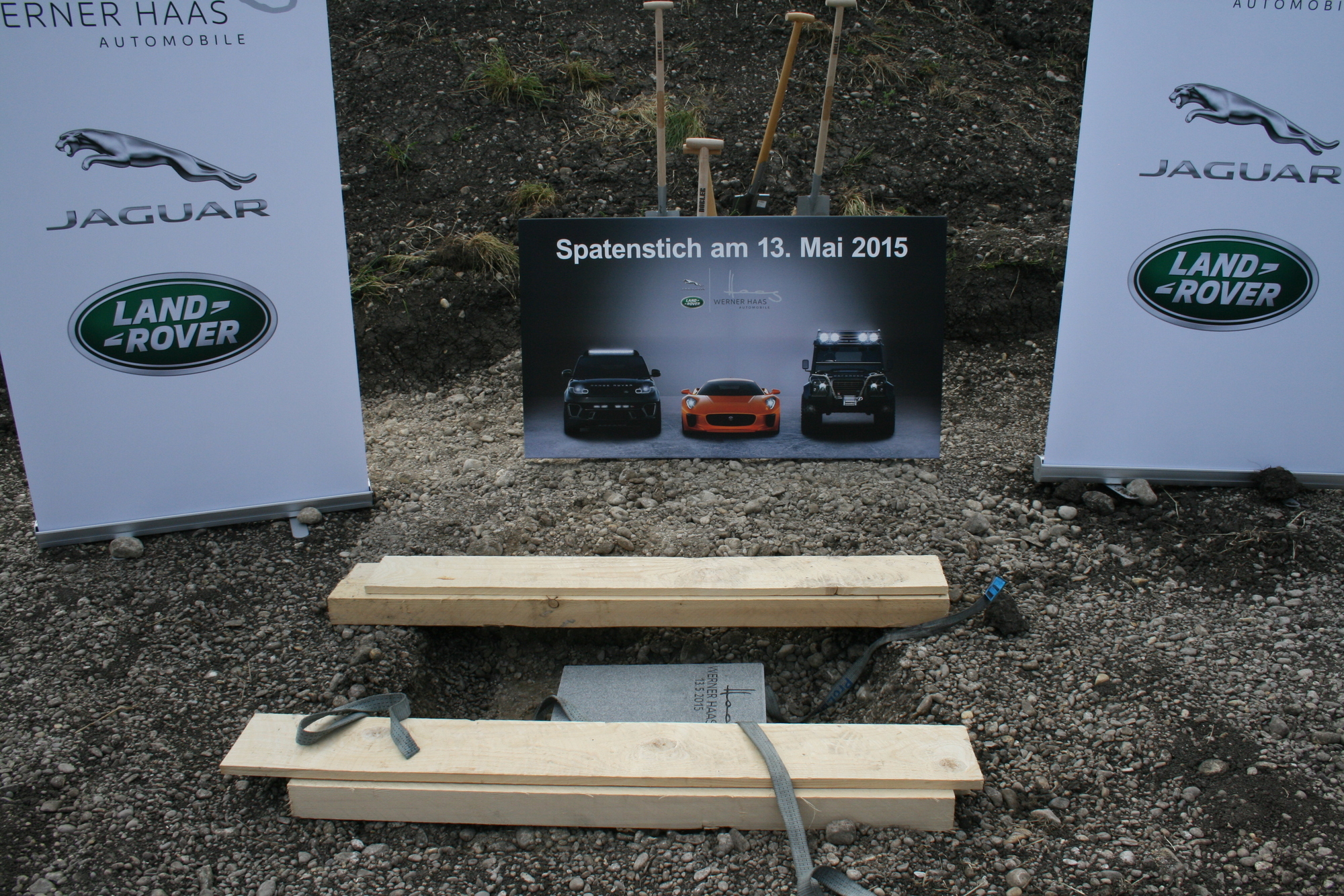 Der Neubau von Werner Haas Automobile soll im Frühjahr 2016 eröffnet werden. Foto: B4B SCHWABEN
