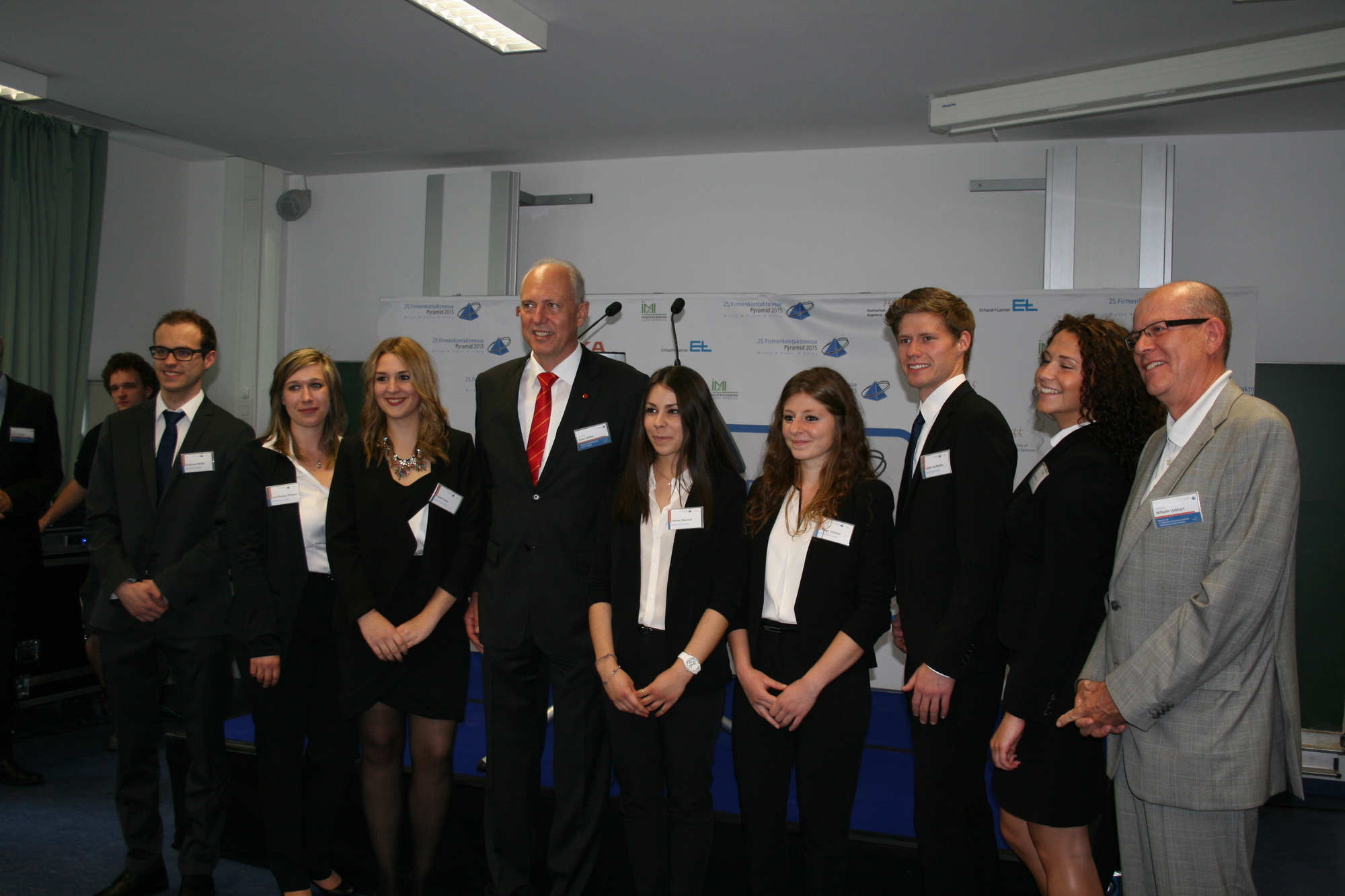 Der Neubau von Werner Haas Automobile soll im Frühjahr 2016 eröffnet werden. Foto: B4B SCHWABEN