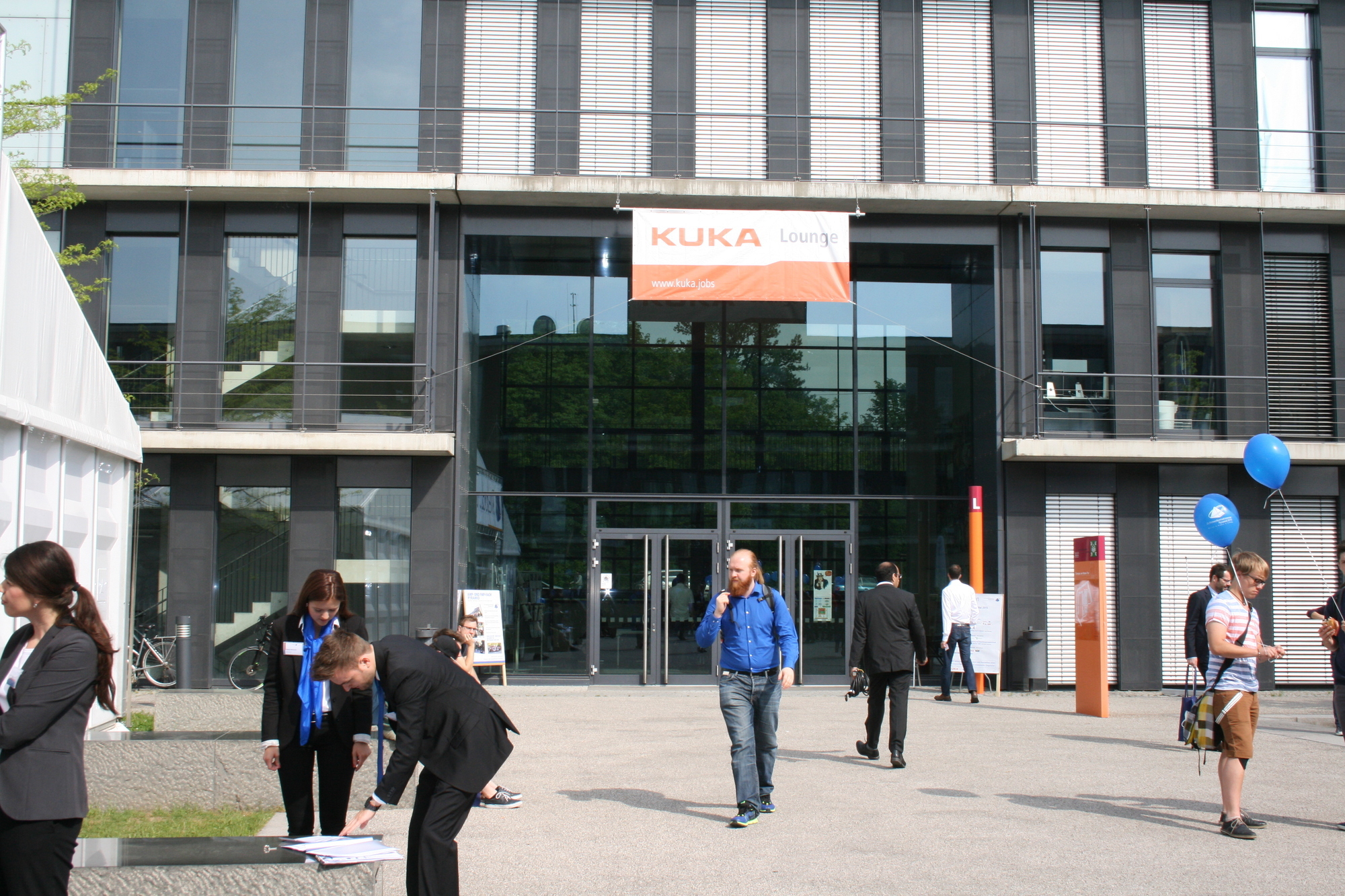 Der Neubau von Werner Haas Automobile soll im Frühjahr 2016 eröffnet werden. Foto: B4B SCHWABEN