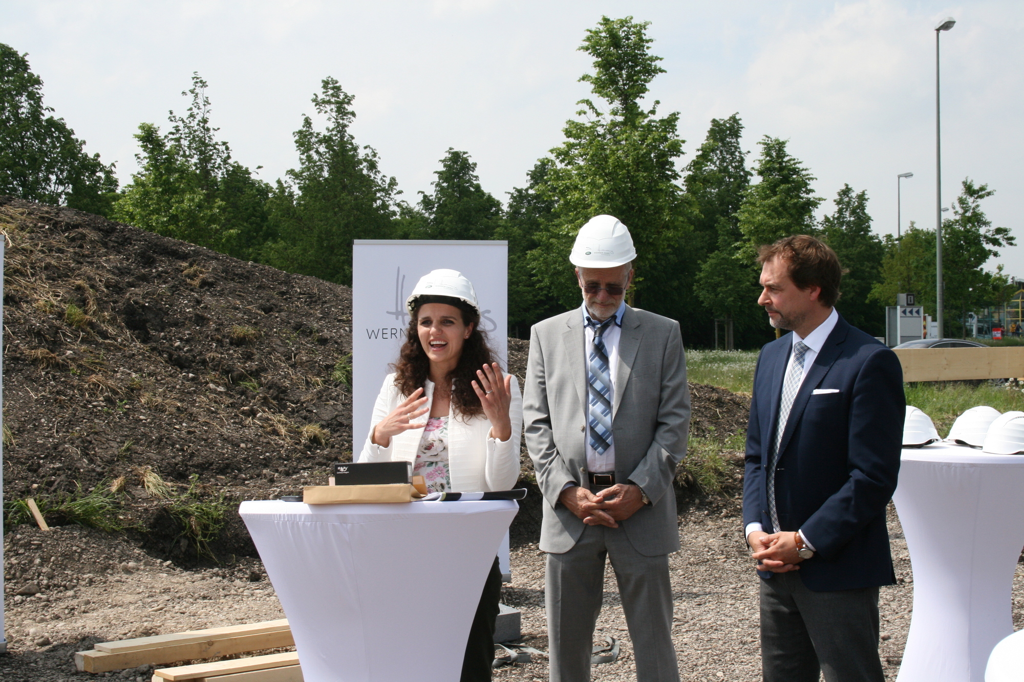 Der Neubau von Werner Haas Automobile soll im Frühjahr 2016 eröffnet werden. Foto: B4B SCHWABEN