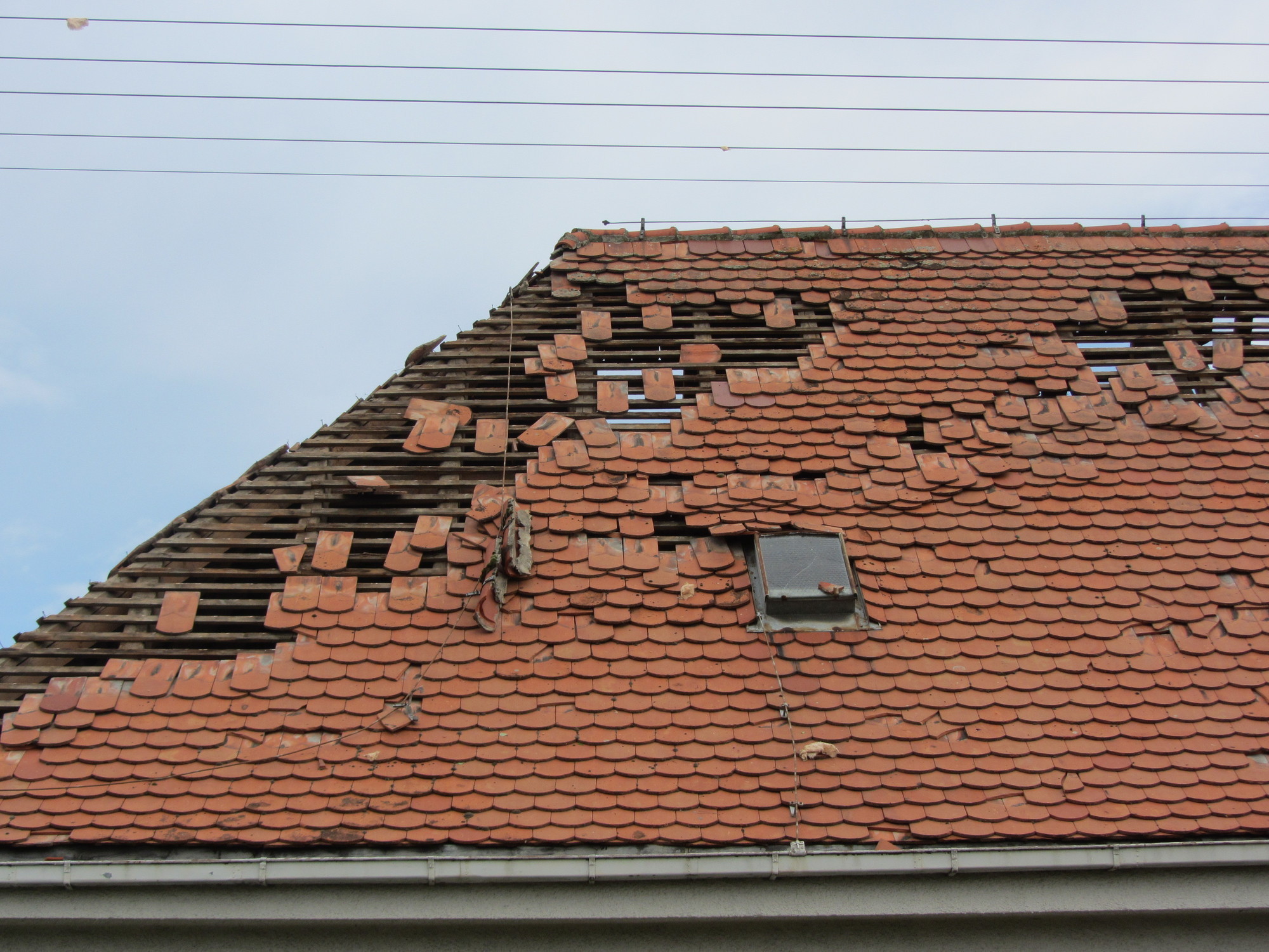 Schwere Sturmschäden in Stettenhofen. Foto: Dieter Seebach, THW Augsburg