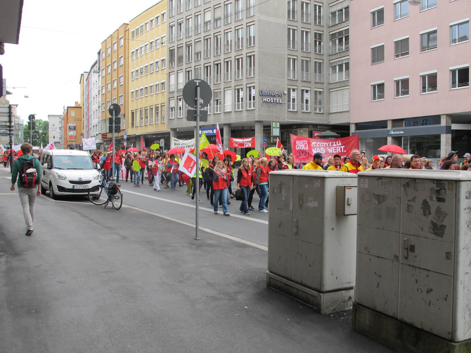 ver.di: Postboten und Kinderbetreuer ziehen durch Augsburg. Foto: B4B SCHWABEN