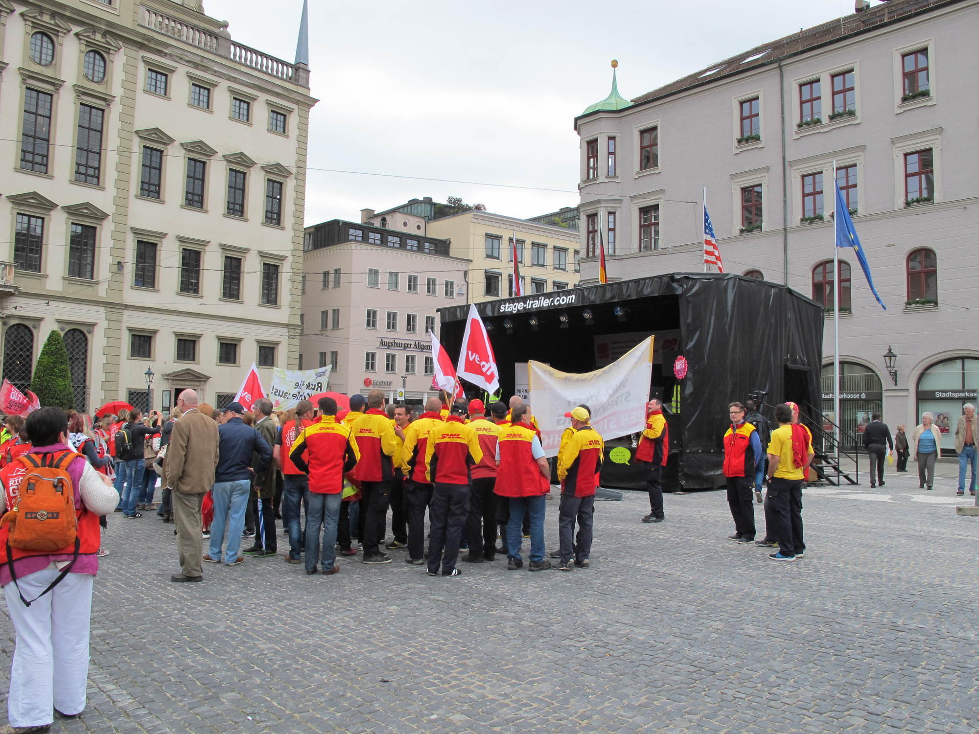 ver.di: Postboten und Kinderbetreuer ziehen durch Augsburg. Foto: B4B SCHWABEN
