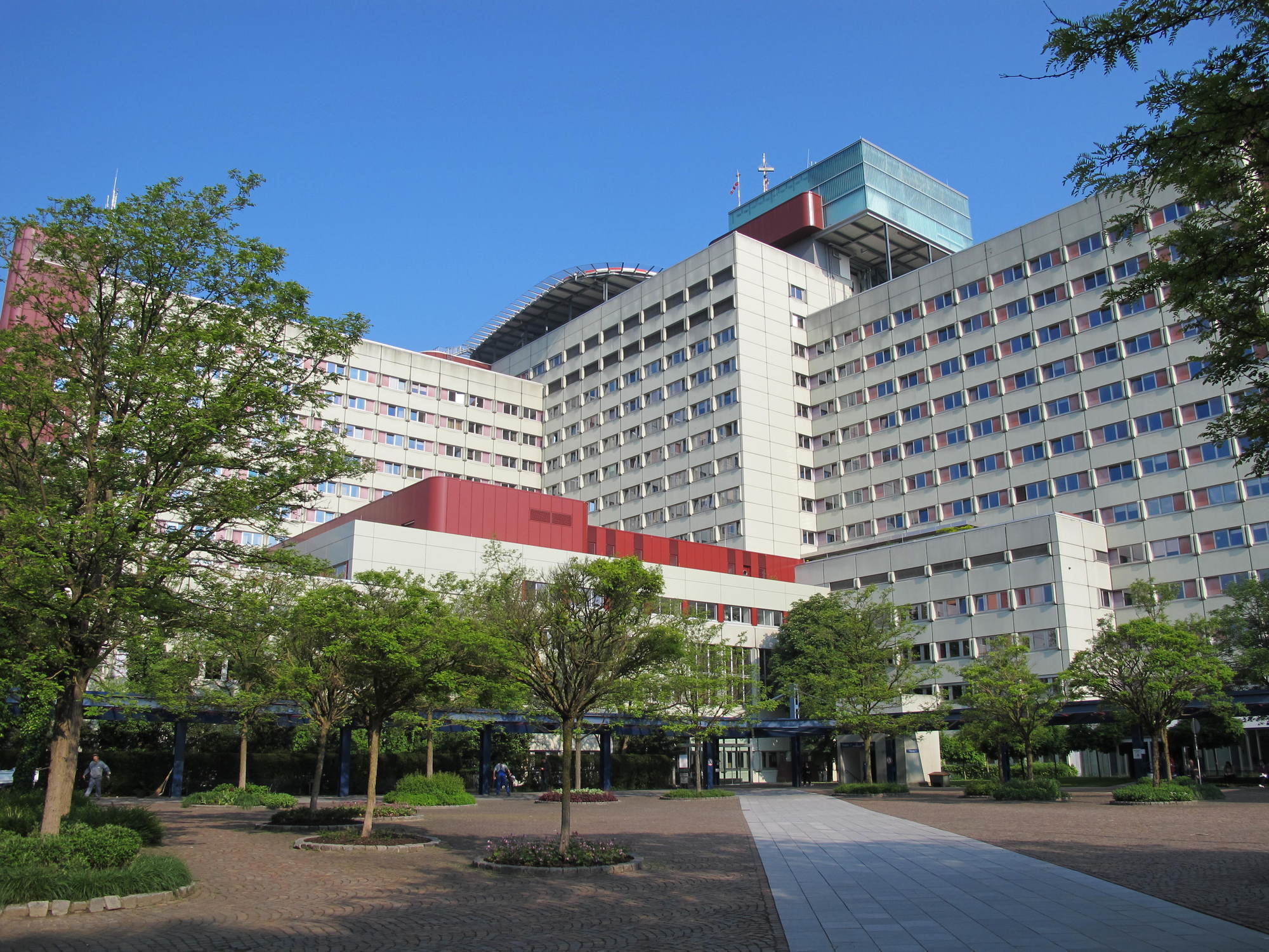Das Klinikum Augsburg wird schneller saniert als ursprünglich geplant. Foto: B4B SCHWABEN