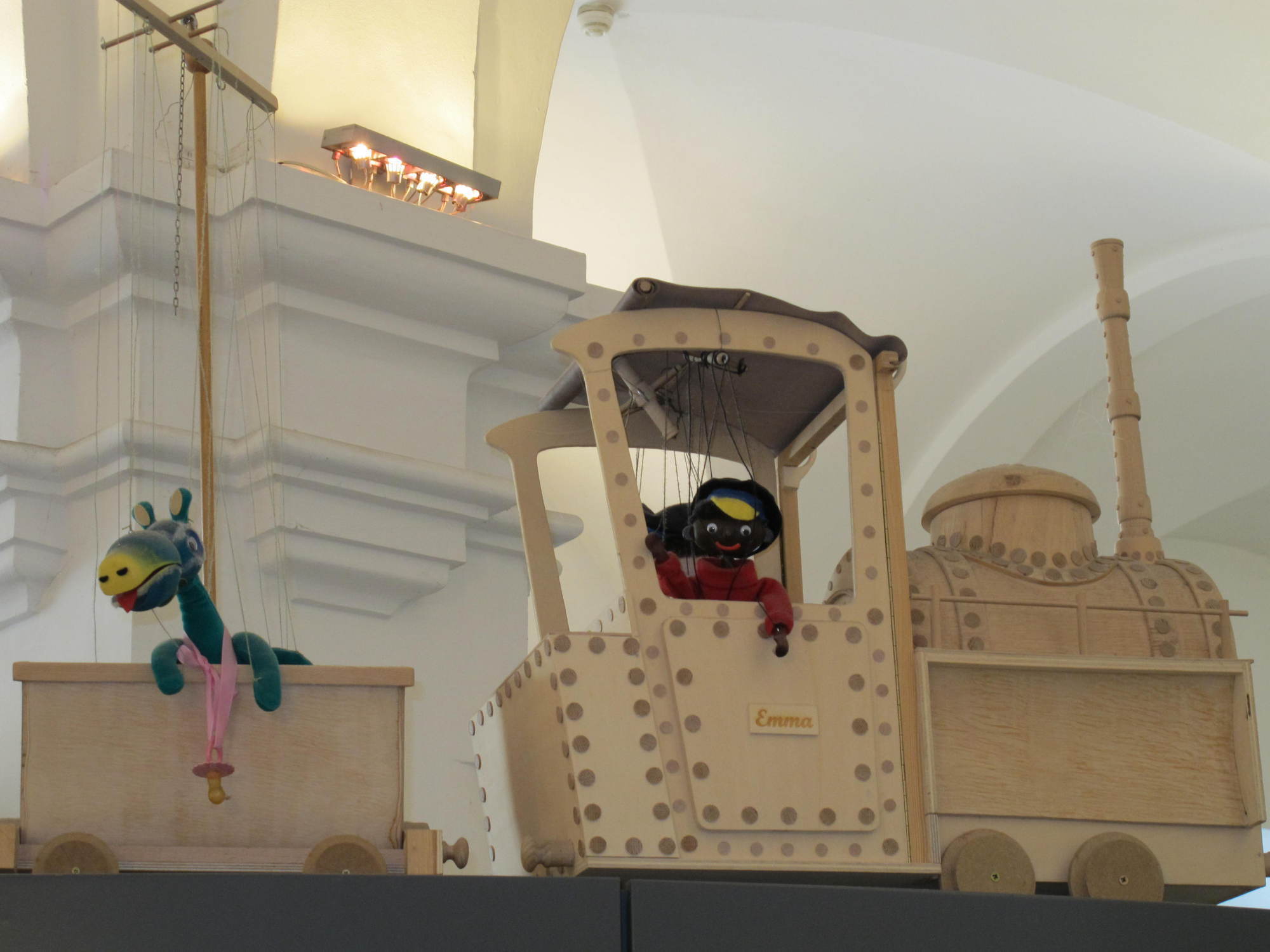 Die BRB hat ihre Patenschaft für die Lokomotive Emma der Augsburger Puppenkiste verlängert. Foto: B4B SCHWABEN
