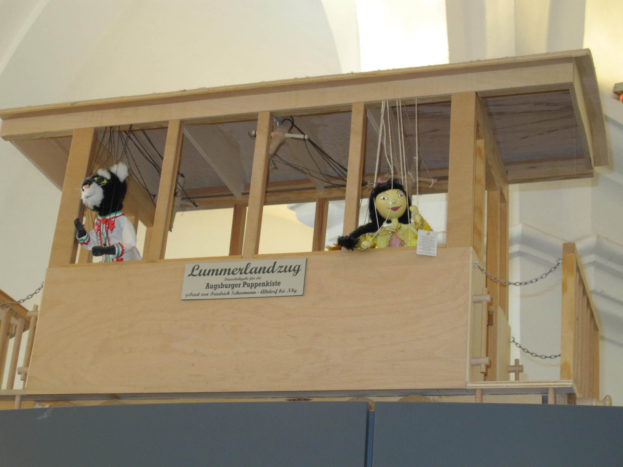 Die BRB hat ihre Patenschaft für die Lokomotive Emma der Augsburger Puppenkiste verlängert. Foto: B4B SCHWABEN