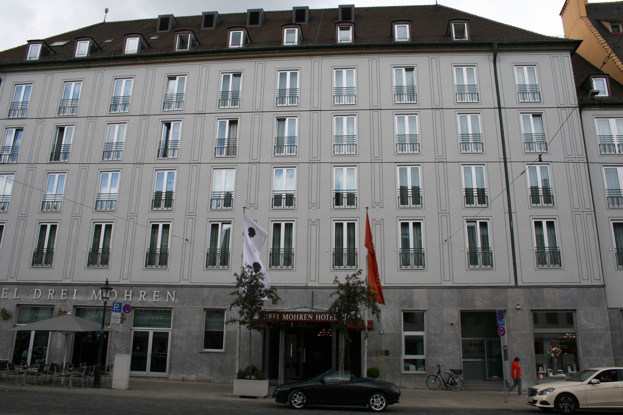 Seit April 2015 gibt es die Bienenstöcke auf dem Hoteldach des Steigenberger Hotel Drei Mohren in Augsburg. Foto: B4B SCHWABEN