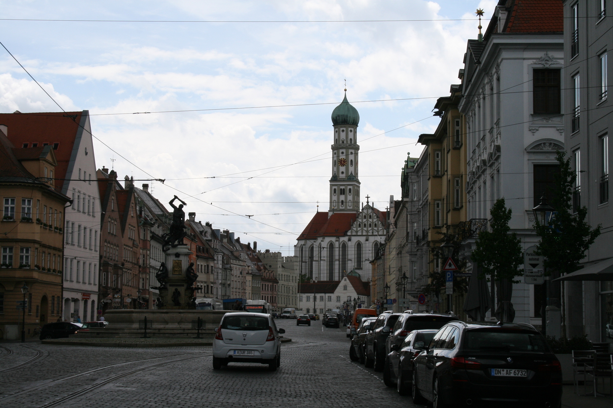 Seit April 2015 gibt es die Bienenstöcke auf dem Hoteldach des Steigenberger Hotel Drei Mohren in Augsburg. Foto: B4B SCHWABEN