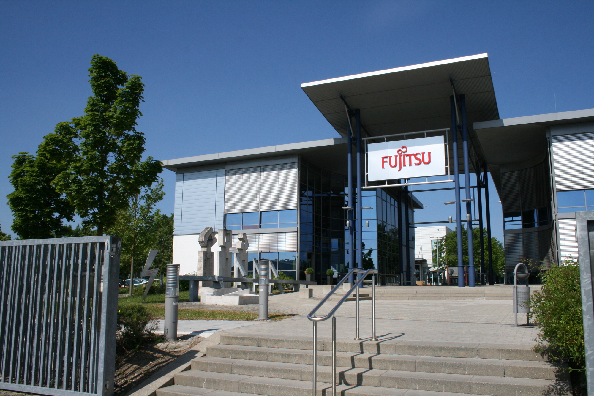 Das Fujitsu Werk in Augsburg bekam Besuch aus der Politik. Foto: B4B SCHWABEN