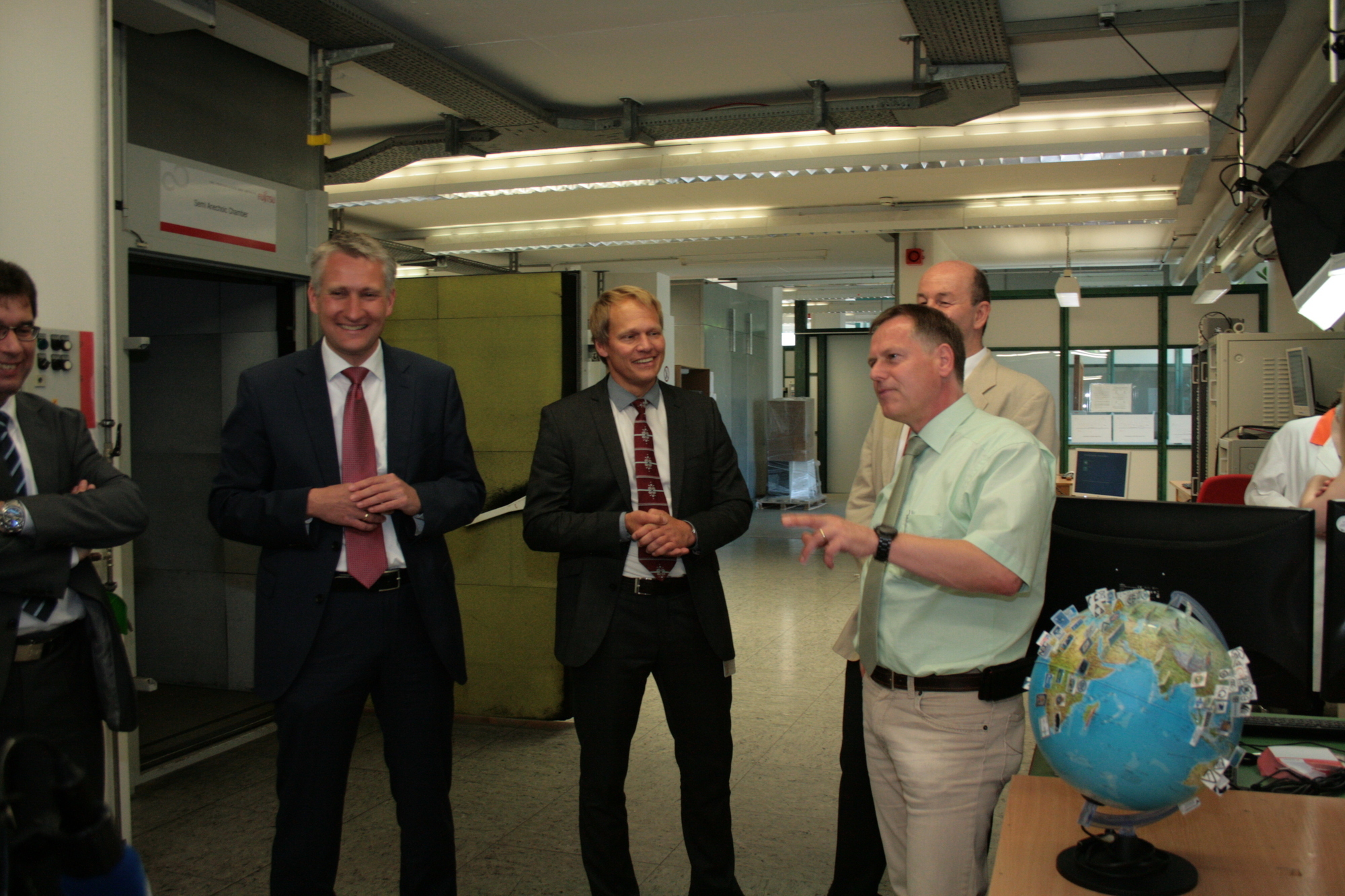 Das Fujitsu Werk in Augsburg bekam Besuch aus der Politik. Foto: B4B SCHWABEN