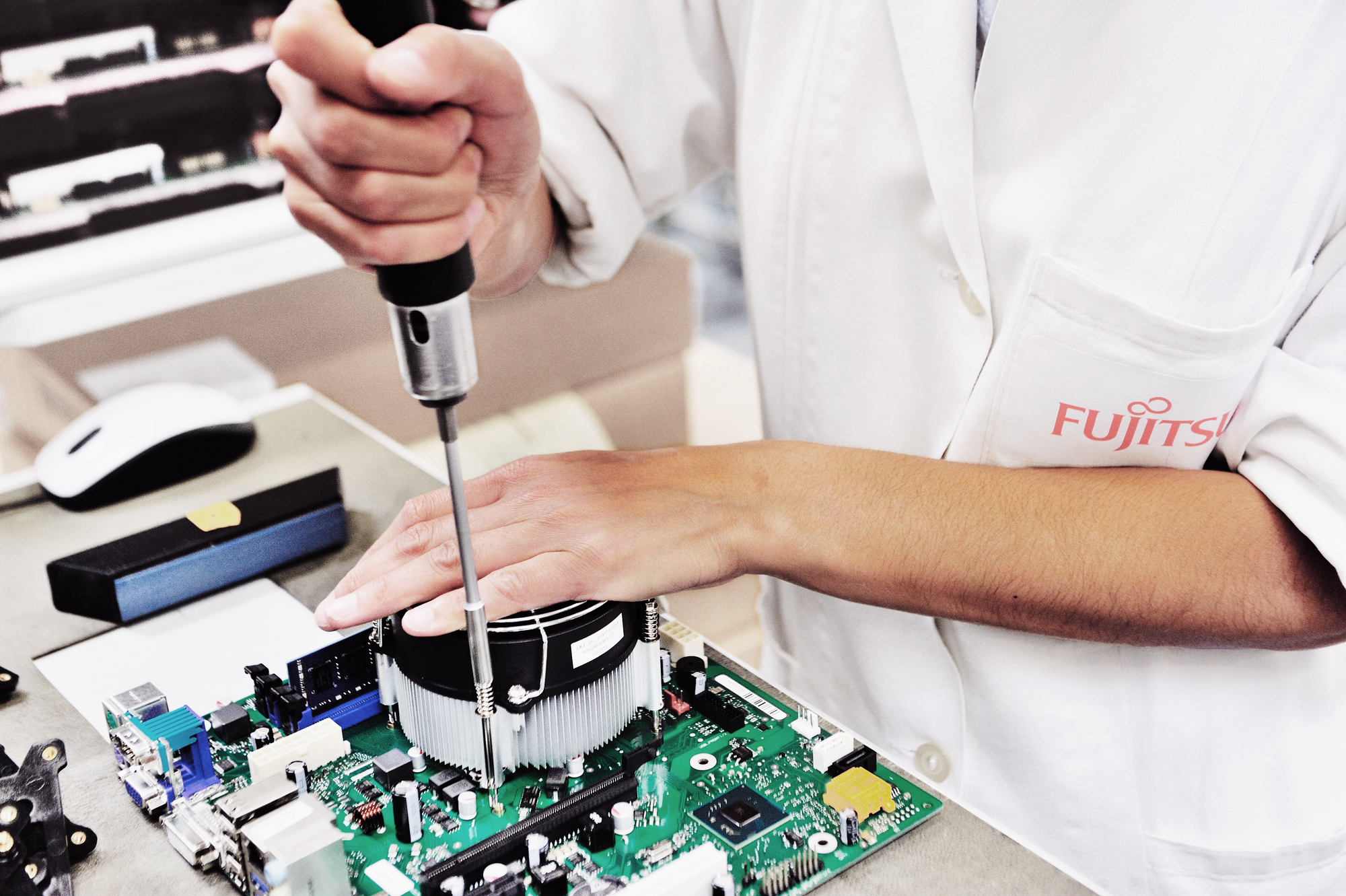 Das Fujitsu Werk in Augsburg bekam Besuch aus der Politik. Foto: Fujitsu