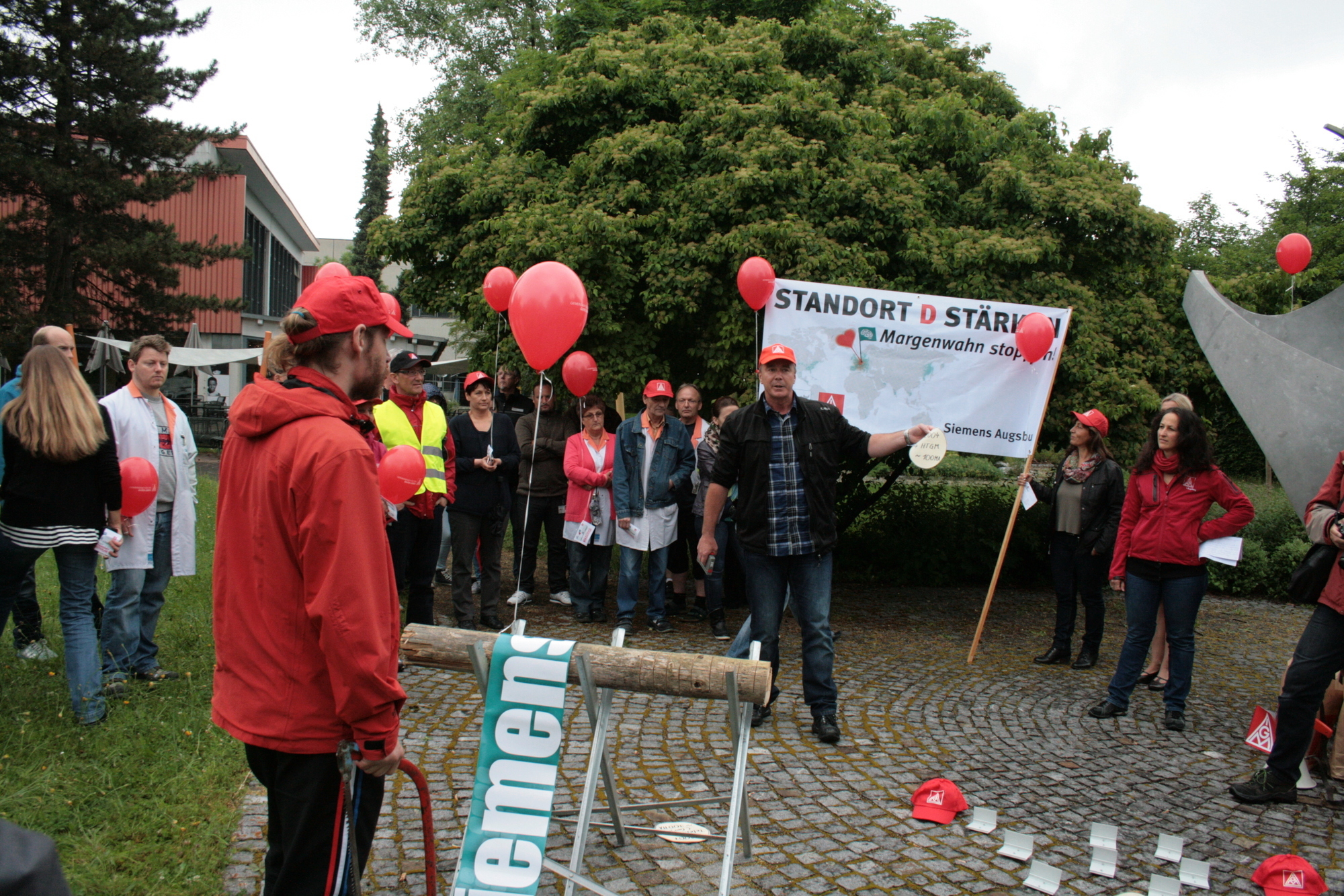 Die Siemensianer wehren sich gegen den geplanten Stellenabbau bei Siemens. Foto: B4B SCHWABEN