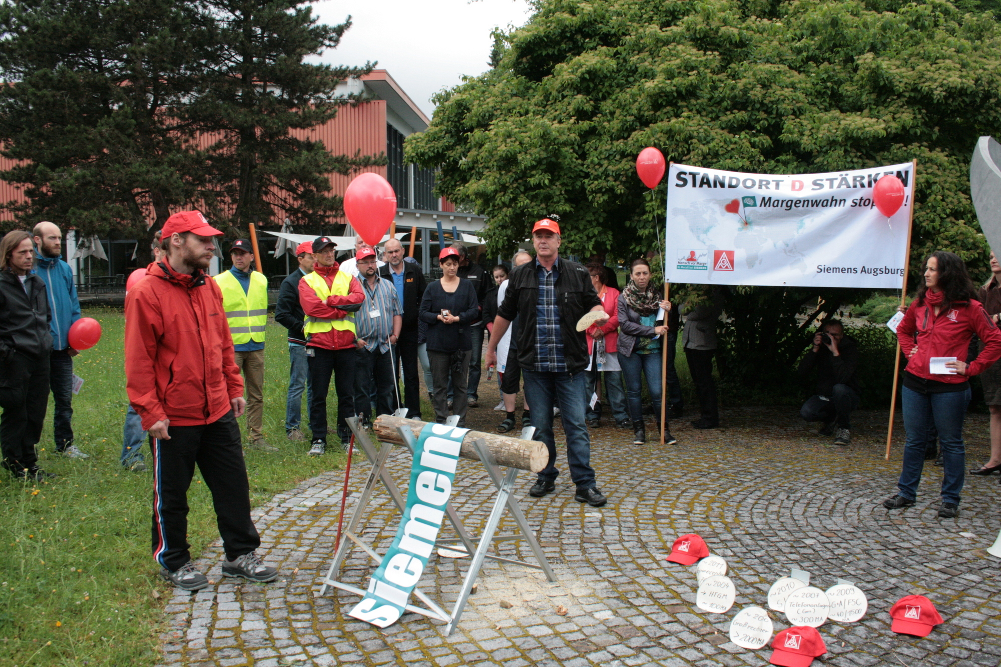 Die Siemensianer wehren sich gegen den geplanten Stellenabbau bei Siemens. Foto: B4B SCHWABEN
