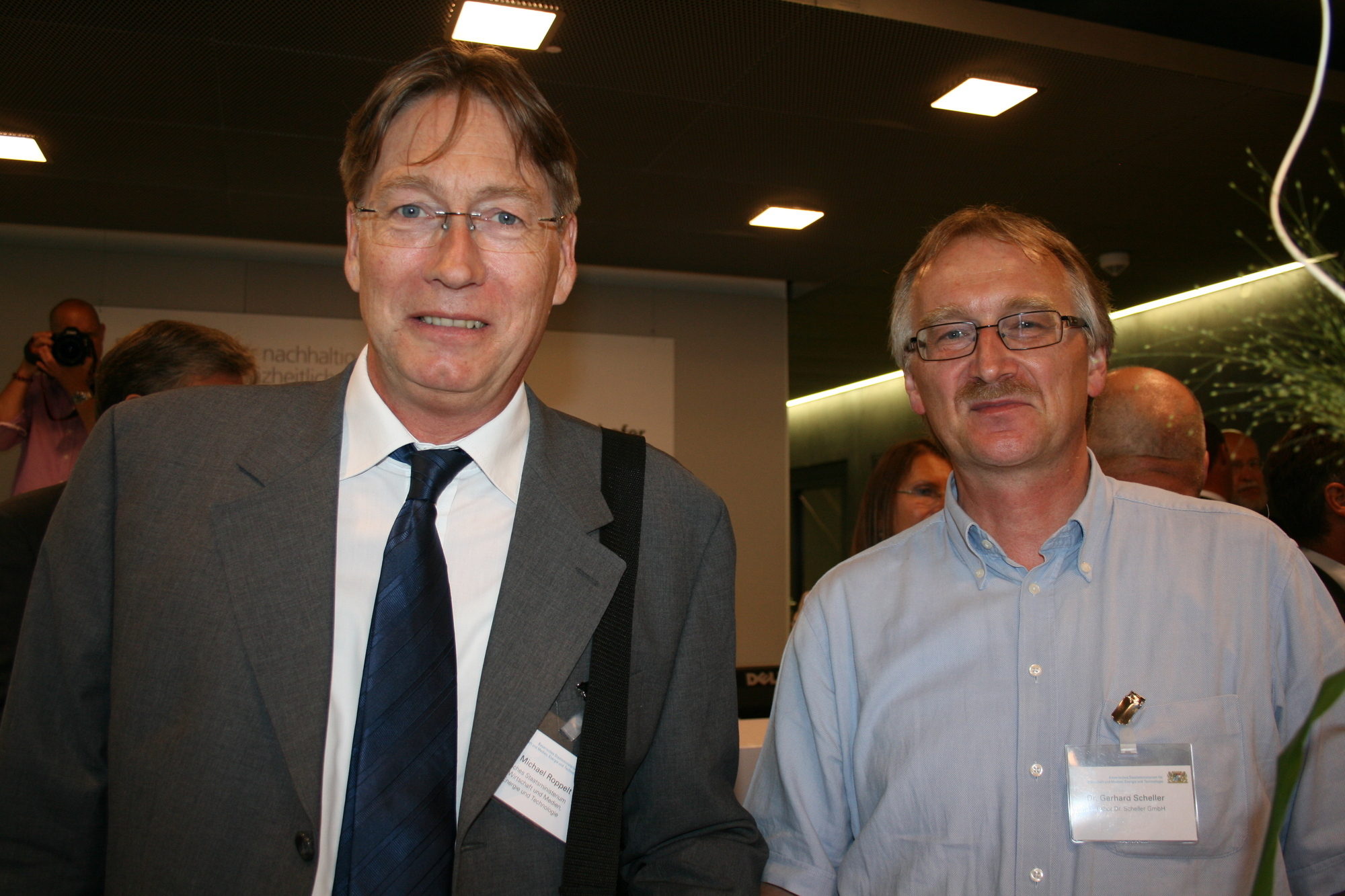 Am 8. Juni 2015 war Bayerns Wirtschaftsministerin Ilse Aigner zu Gast im Fraunhofer Institut Augsburg. Foto: B4B SCHWABEN