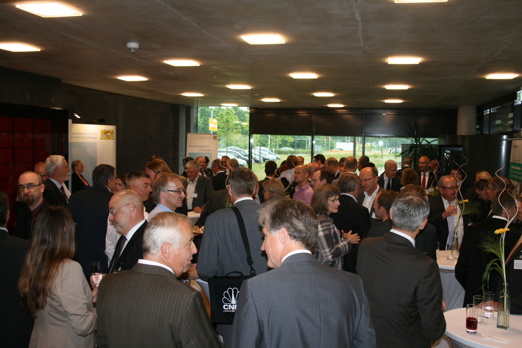 Am 8. Juni 2015 war Bayerns Wirtschaftsministerin Ilse Aigner zu Gast im Fraunhofer Institut Augsburg. Foto: B4B SCHWABEN
