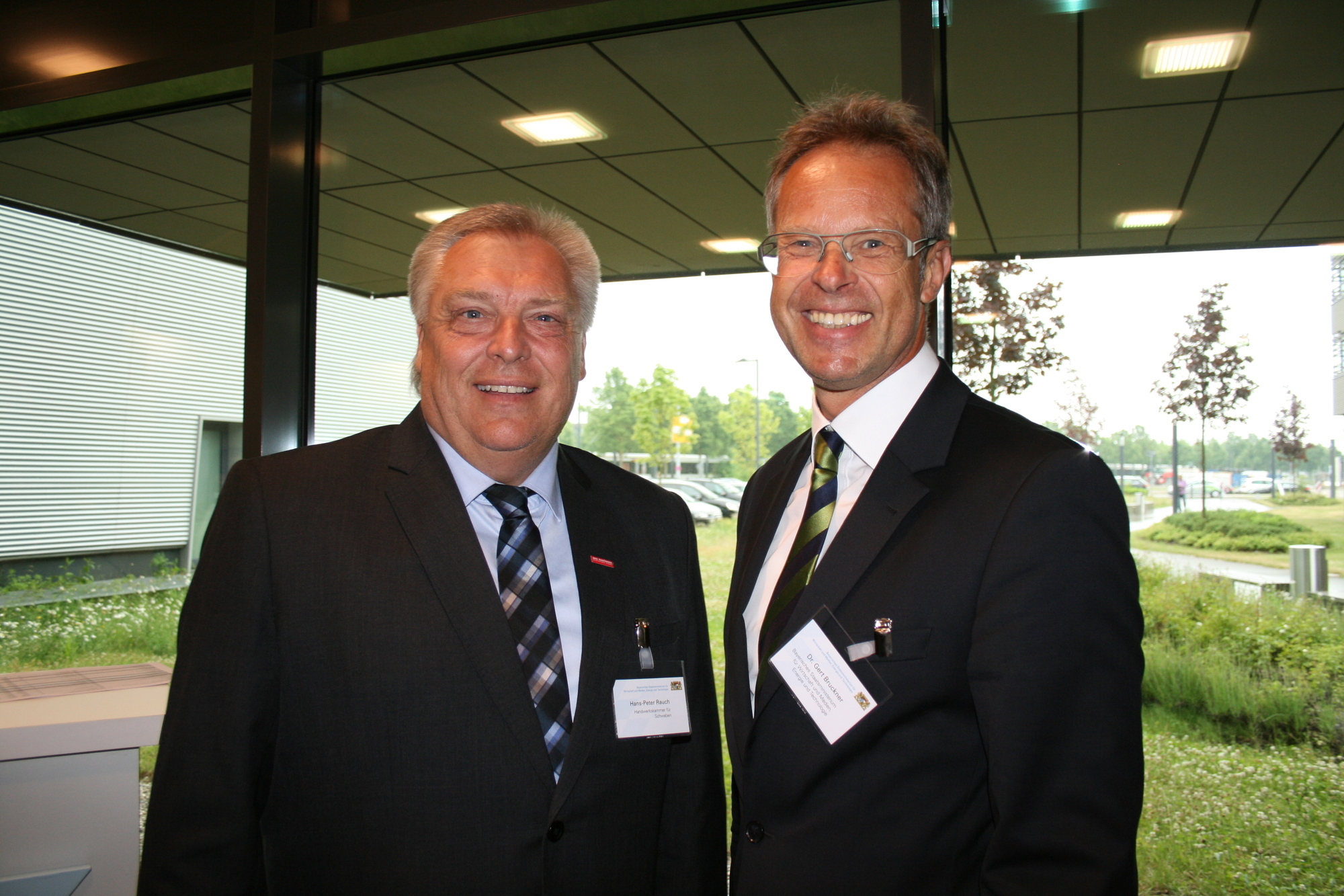 Am 8. Juni 2015 war Bayerns Wirtschaftsministerin Ilse Aigner zu Gast im Fraunhofer Institut Augsburg. Foto: B4B SCHWABEN