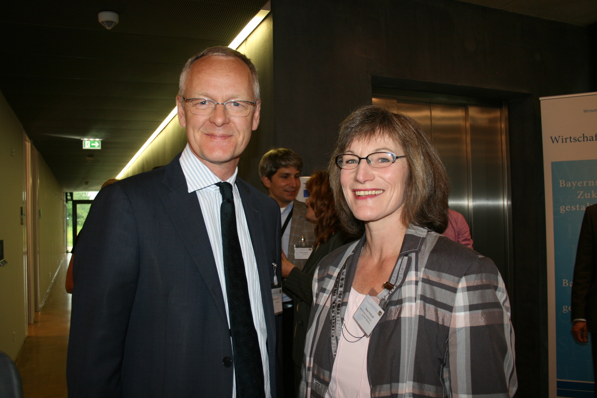Am 8. Juni 2015 war Bayerns Wirtschaftsministerin Ilse Aigner zu Gast im Fraunhofer Institut Augsburg. Foto: B4B SCHWABEN