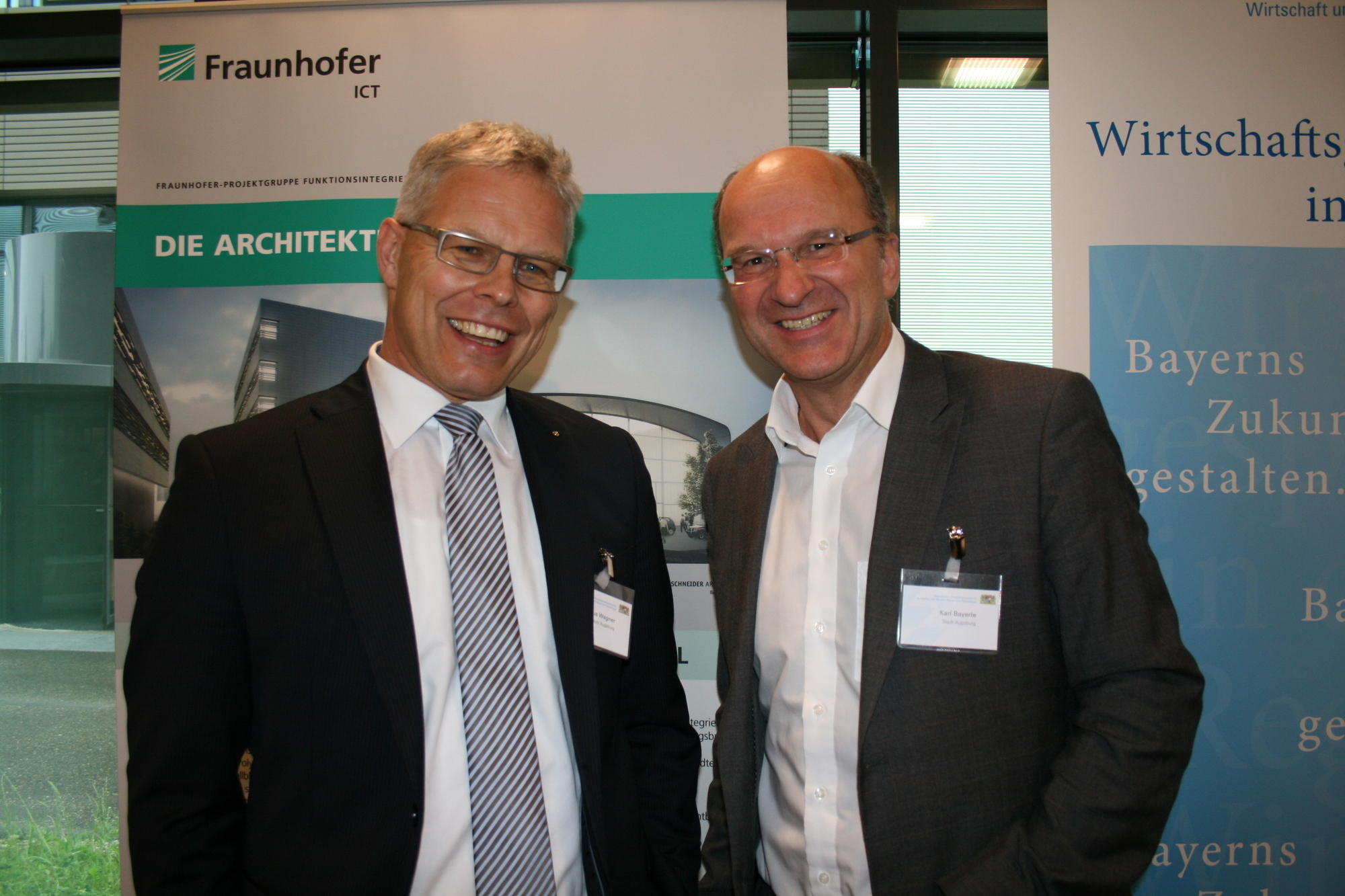 Am 8. Juni 2015 war Bayerns Wirtschaftsministerin Ilse Aigner zu Gast im Fraunhofer Institut Augsburg. Foto: B4B SCHWABEN