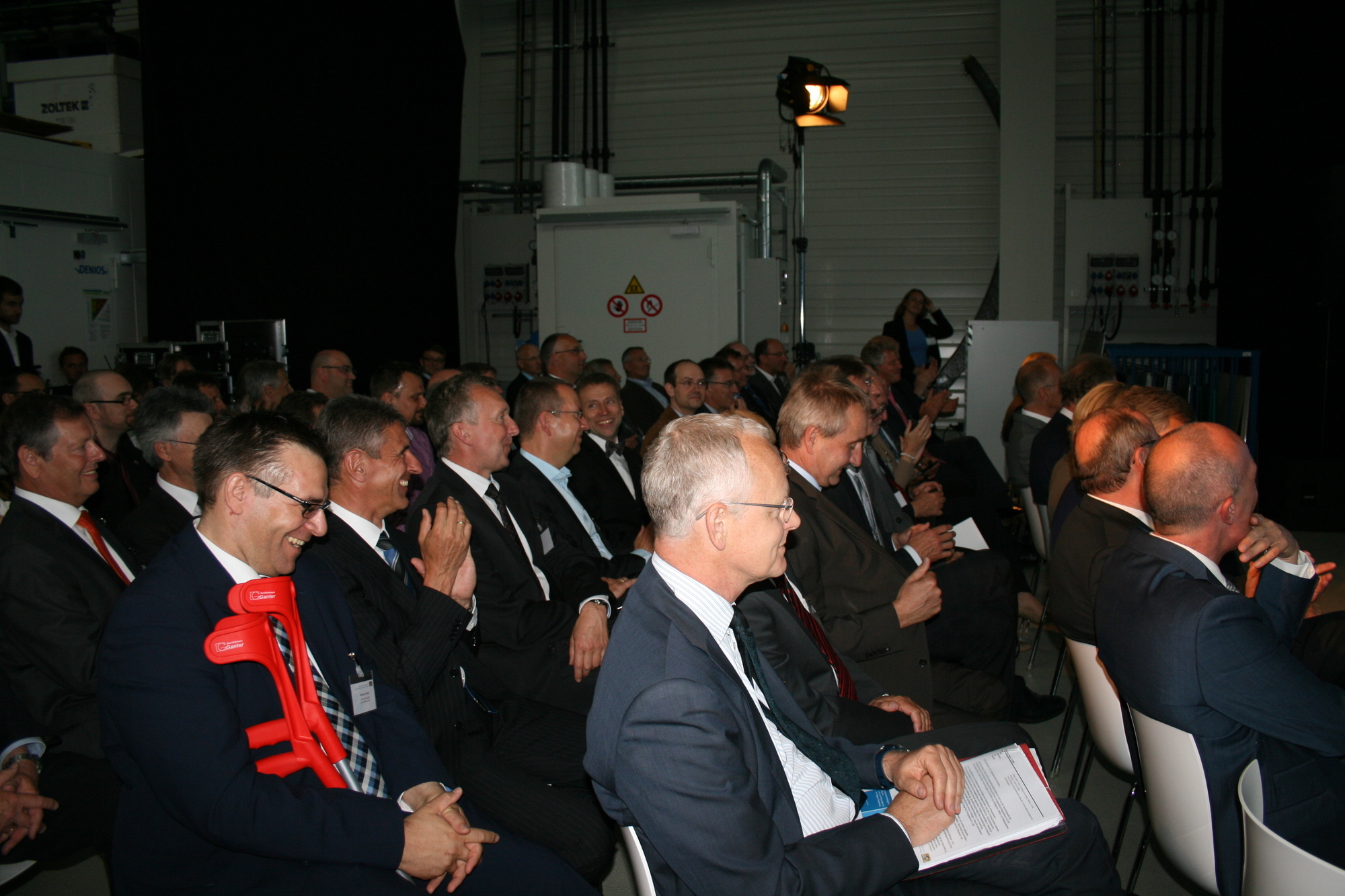 Am 8. Juni 2015 war Bayerns Wirtschaftsministerin Ilse Aigner zu Gast im Fraunhofer Institut Augsburg. Foto: B4B SCHWABEN