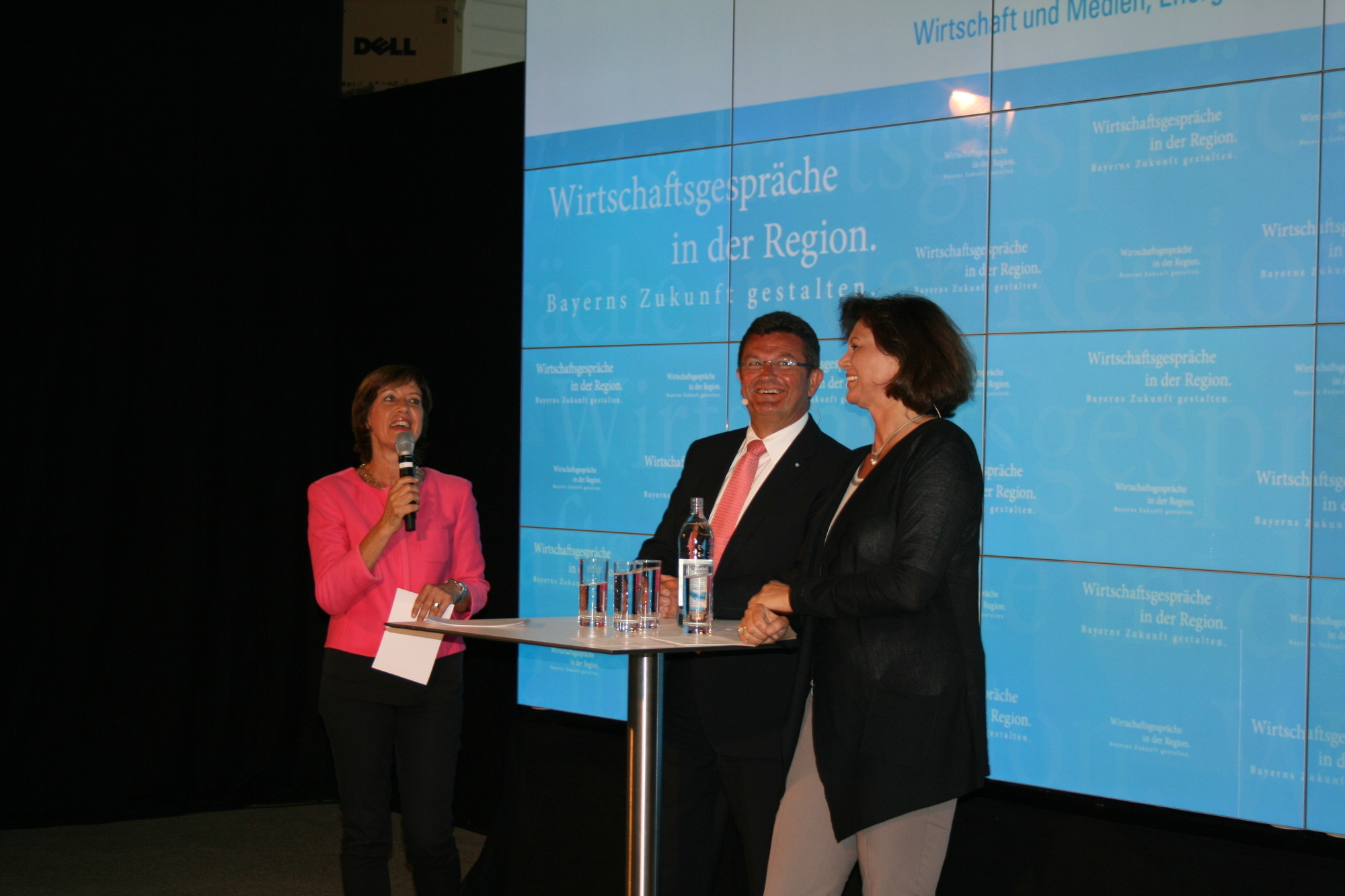 Am 8. Juni 2015 war Bayerns Wirtschaftsministerin Ilse Aigner zu Gast im Fraunhofer Institut Augsburg. Foto: B4B SCHWABEN