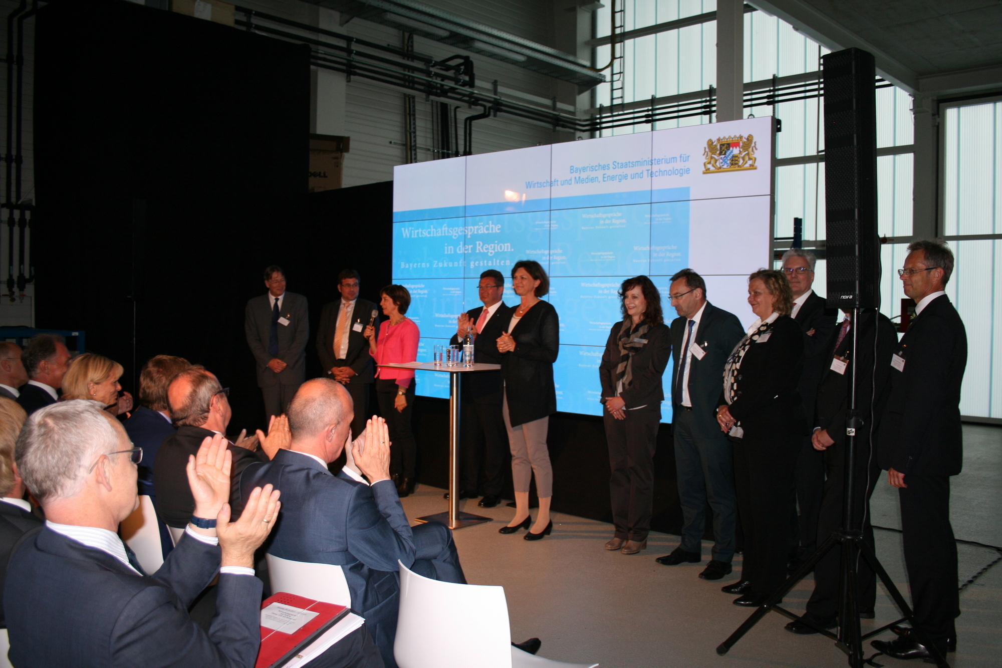 Am 8. Juni 2015 war Bayerns Wirtschaftsministerin Ilse Aigner zu Gast im Fraunhofer Institut Augsburg. Foto: B4B SCHWABEN