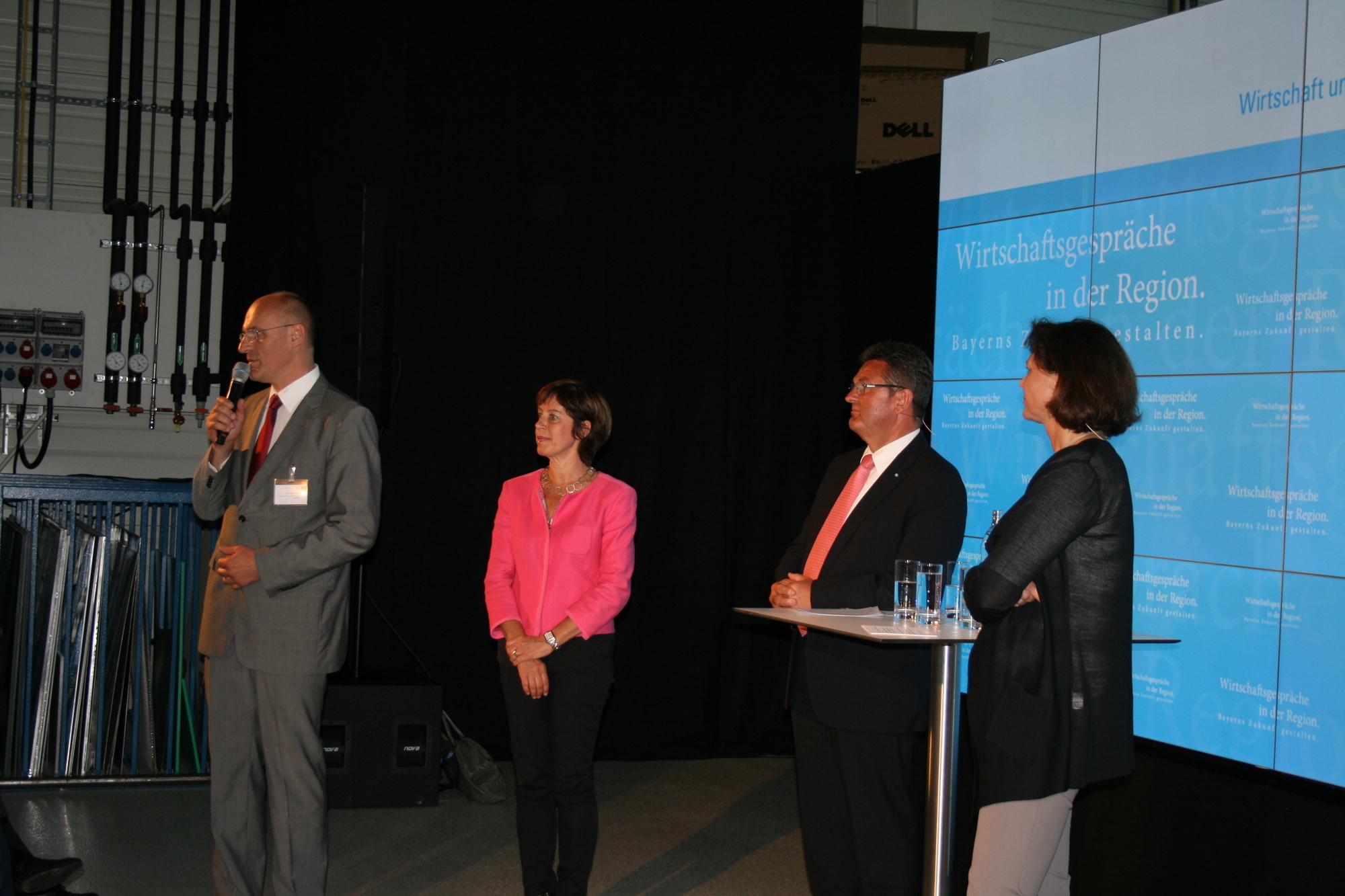 Am 8. Juni 2015 war Bayerns Wirtschaftsministerin Ilse Aigner zu Gast im Fraunhofer Institut Augsburg. Foto: B4B SCHWABEN