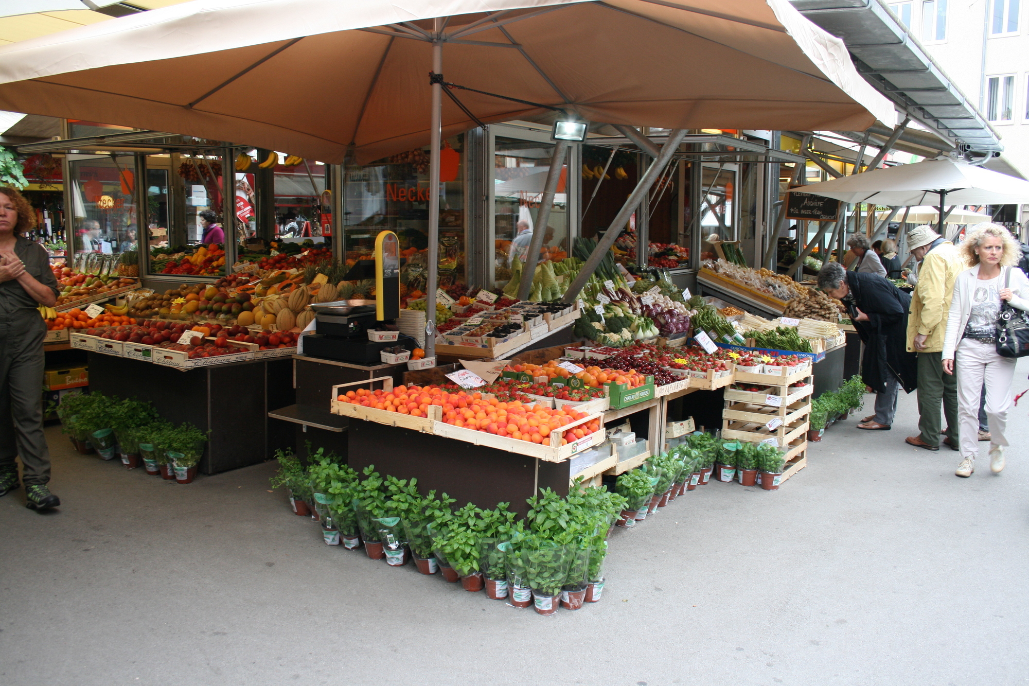 Die Händler auf dem Stadtmarkt sehen die Situation entspannt. Foto: B4B SCHWABEN