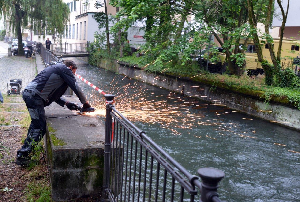 Am 10. Juni wurde das Wasserrad in der Augsburger Altstadt montiert. Foto: swa|Thomas Hosemann