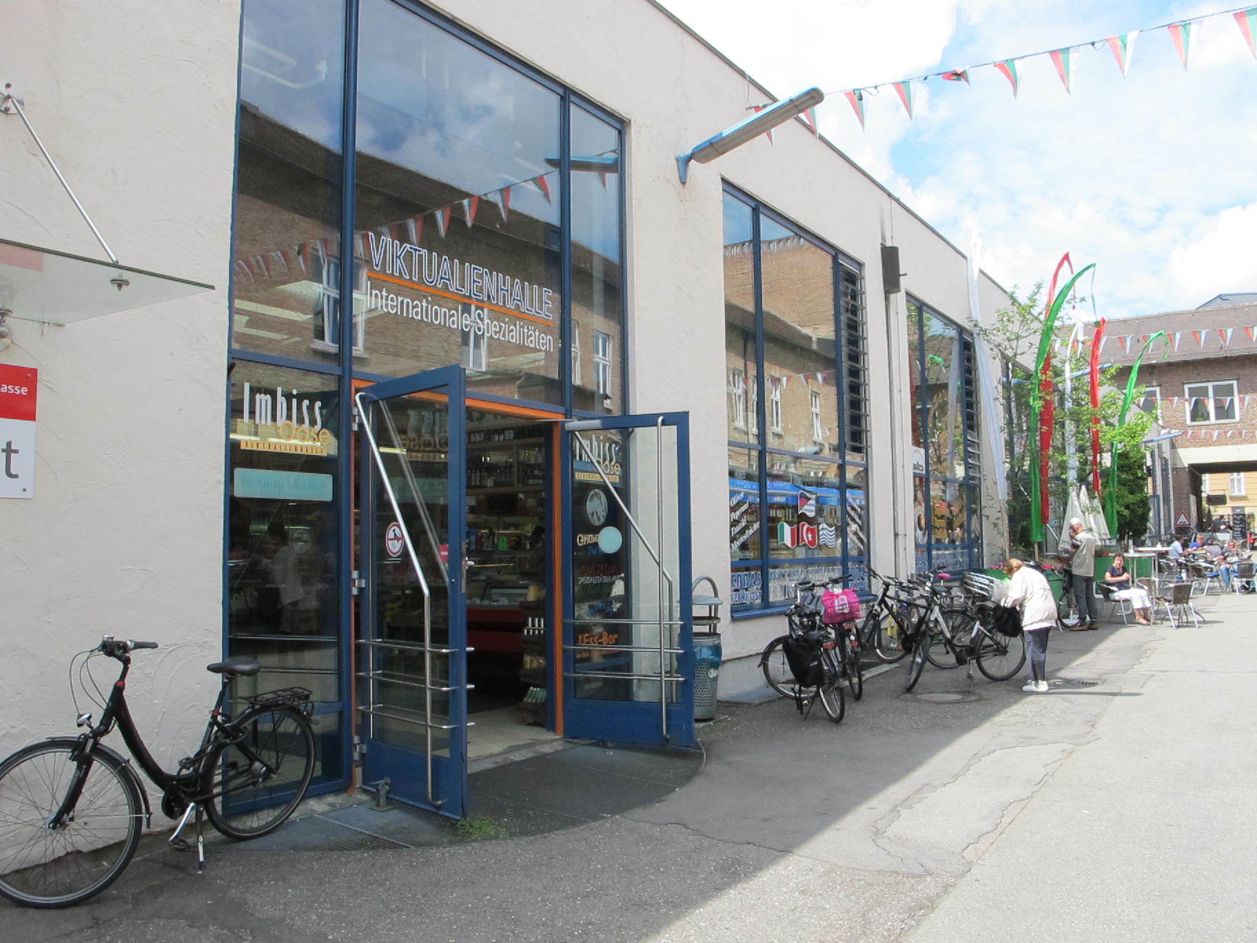 Stadtmarkt stehen Sanierungen bevor - so sieht er jetzt noch aus. Foto: B4B SCHWABEN