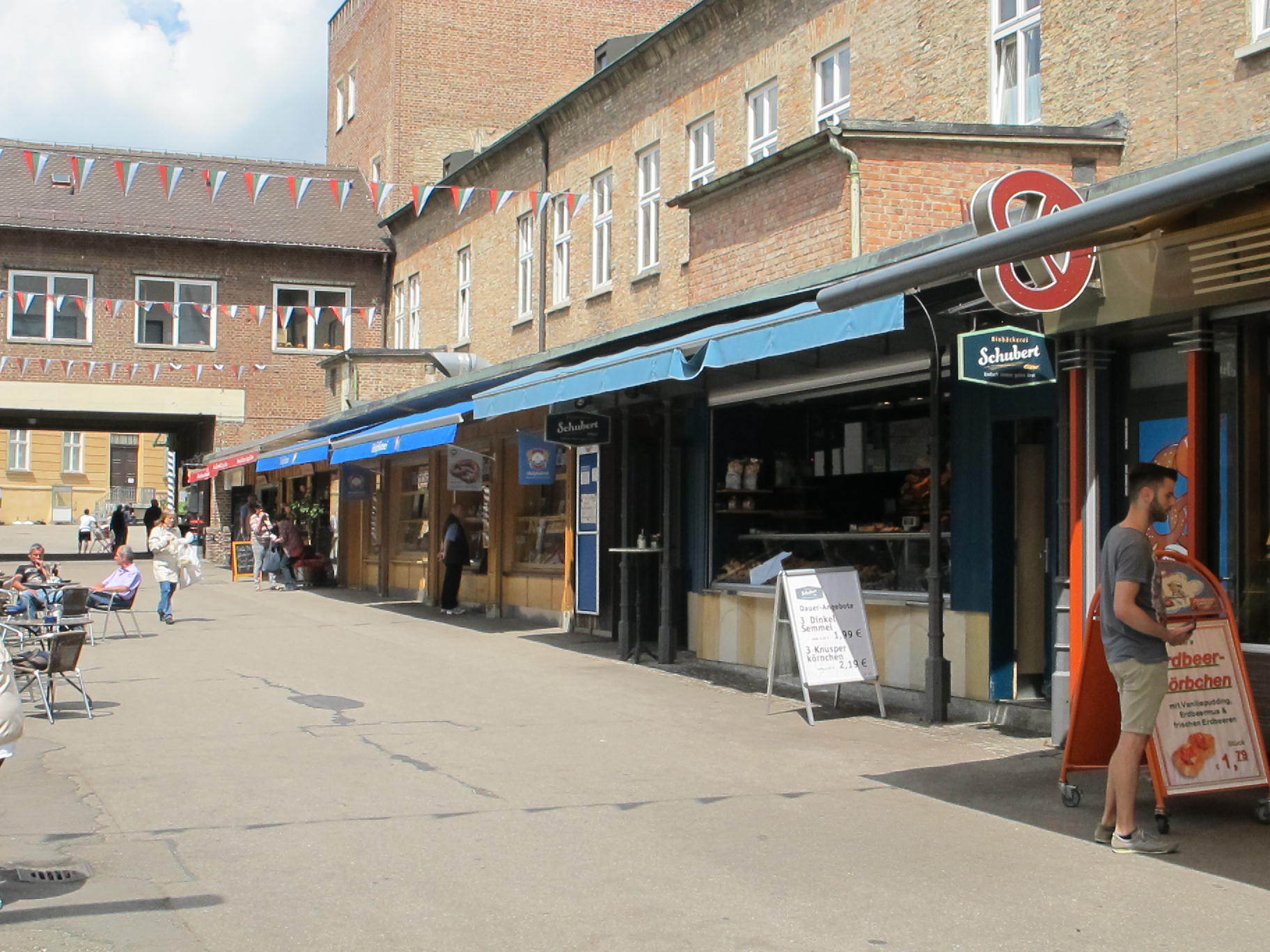 Stadtmarkt stehen Sanierungen bevor - so sieht er jetzt noch aus. Foto: B4B SCHWABEN