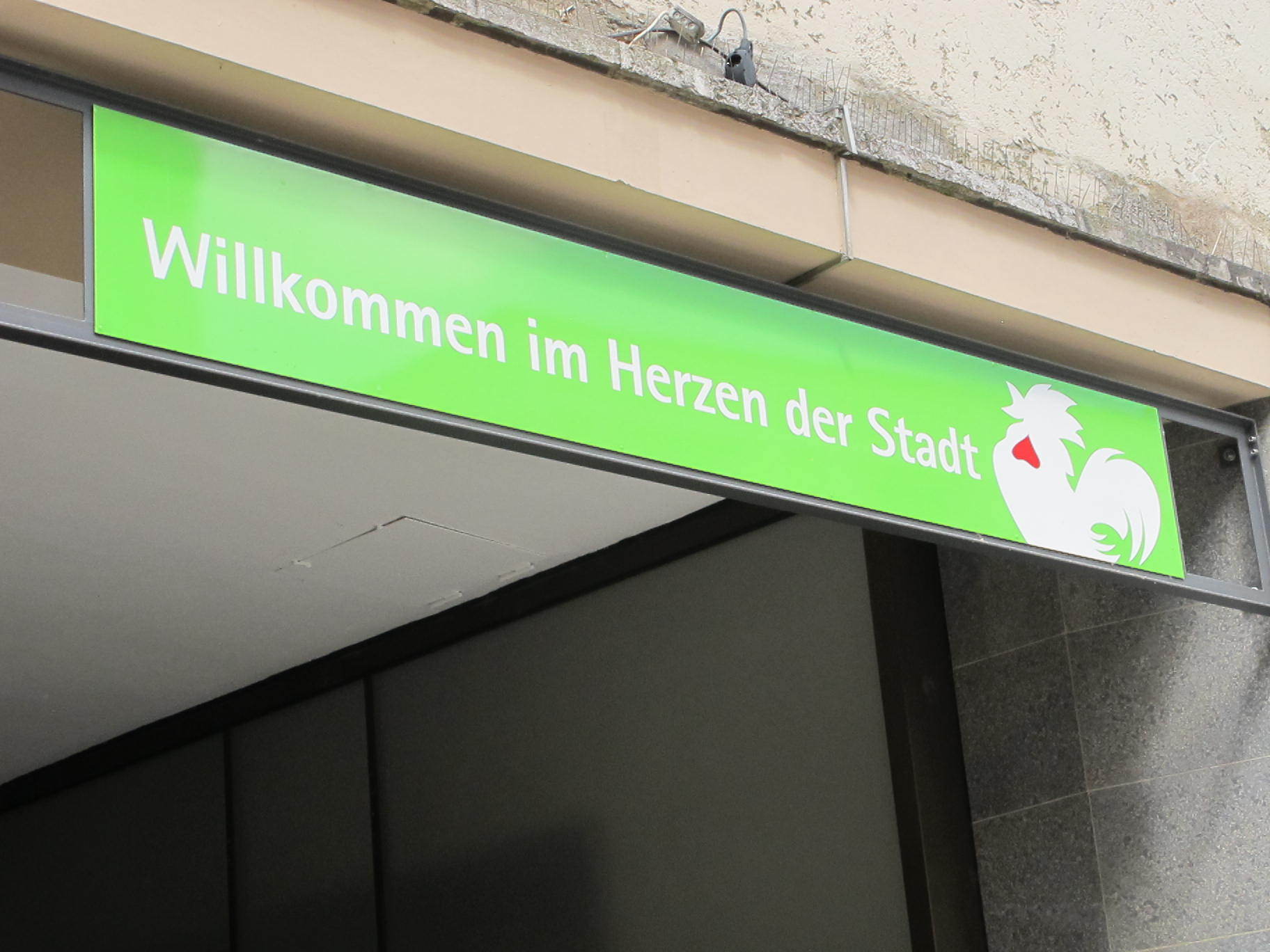 Stadtmarkt stehen Sanierungen bevor - so sieht er jetzt noch aus. Foto: B4B SCHWABEN