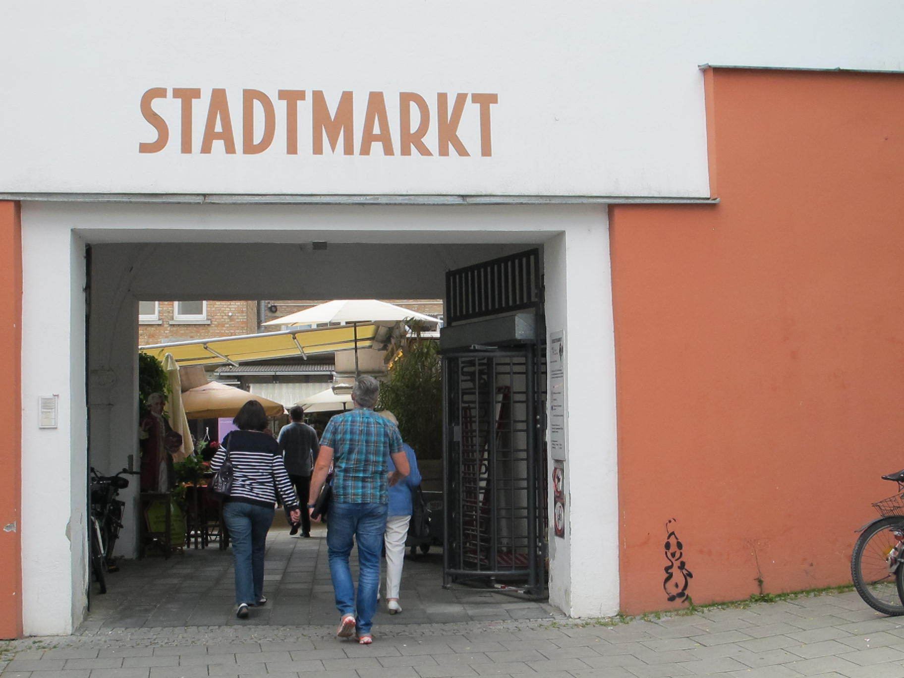 Stadtmarkt stehen Sanierungen bevor - so sieht er jetzt noch aus. Foto: B4B SCHWABEN