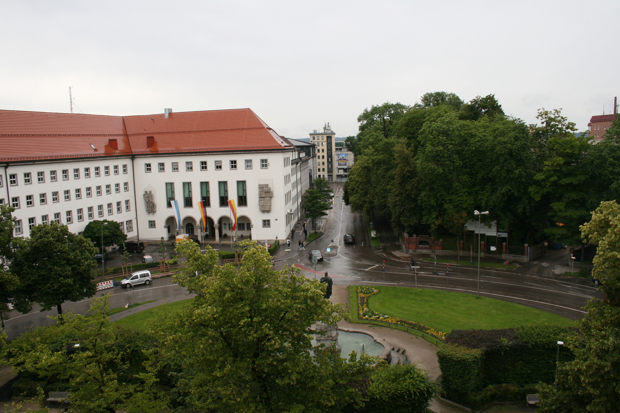Festakt der AOK Augsburg zum Abschluss der Sanierungsarbeiten. Foto: B4B SCHWABEN