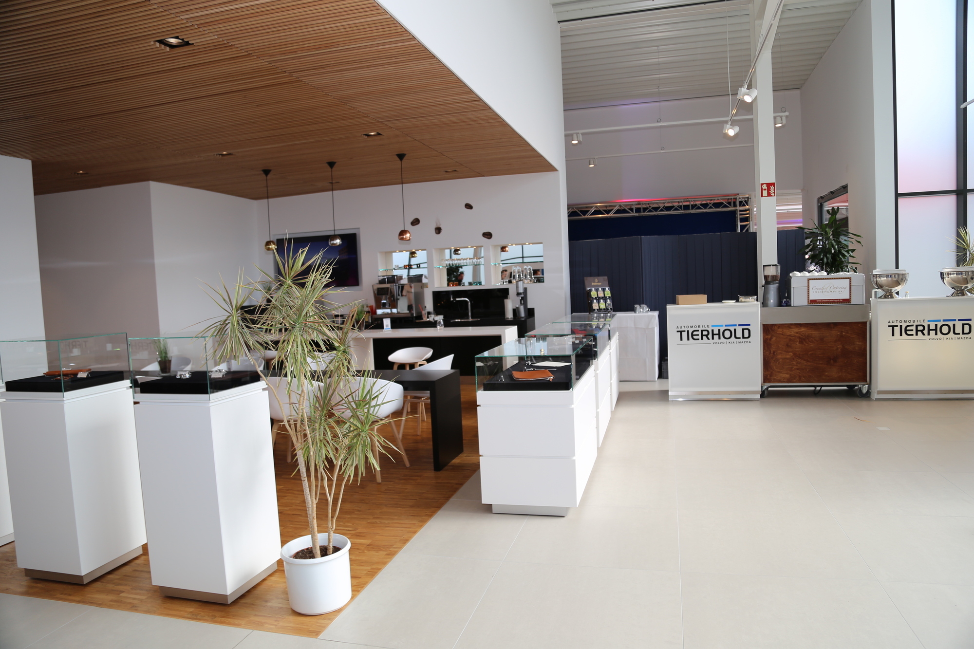 Autohaus Tierhold feiert Neueröffnung nach großem Umbau. Foto: B4B SCHWABEN