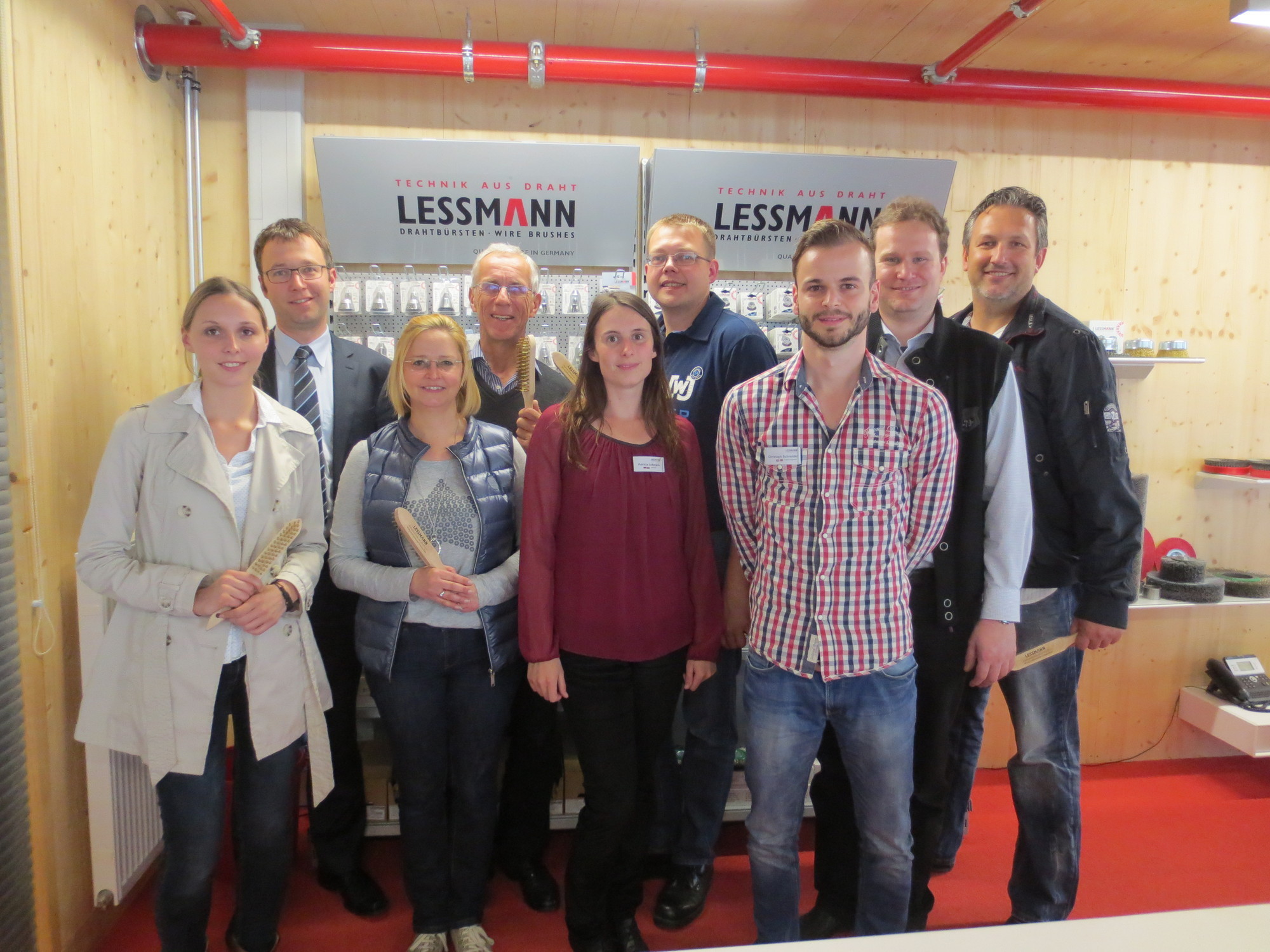 Die WJ Donau-Ries mit Patricia Leßmann und Christoph Schneider von der Firma Lessmann. Foto: WJ Donau-Ries