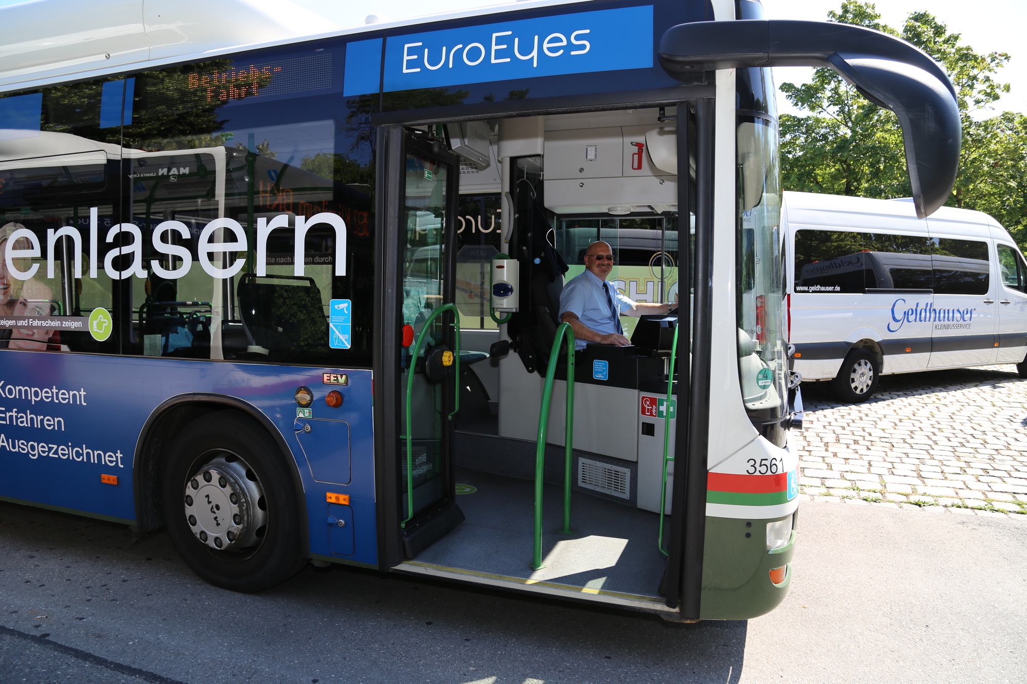 Ab 1. August 2015 gilt der ganztägige Vordereinstieg auf allen Buslinien. Foto: B4B SCHWABEN