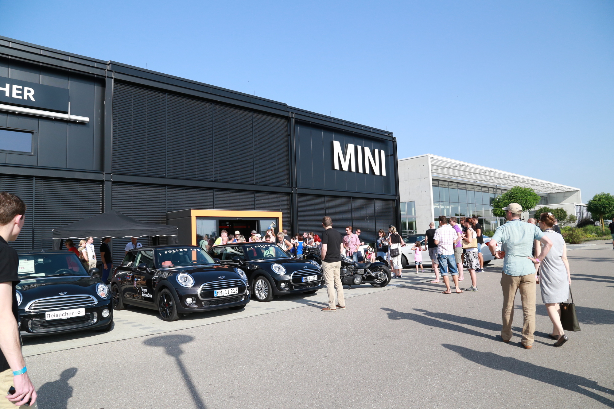 Reisacher bringt 152 MINIs auf die Straße bei MINIS ON TOUR 5.0