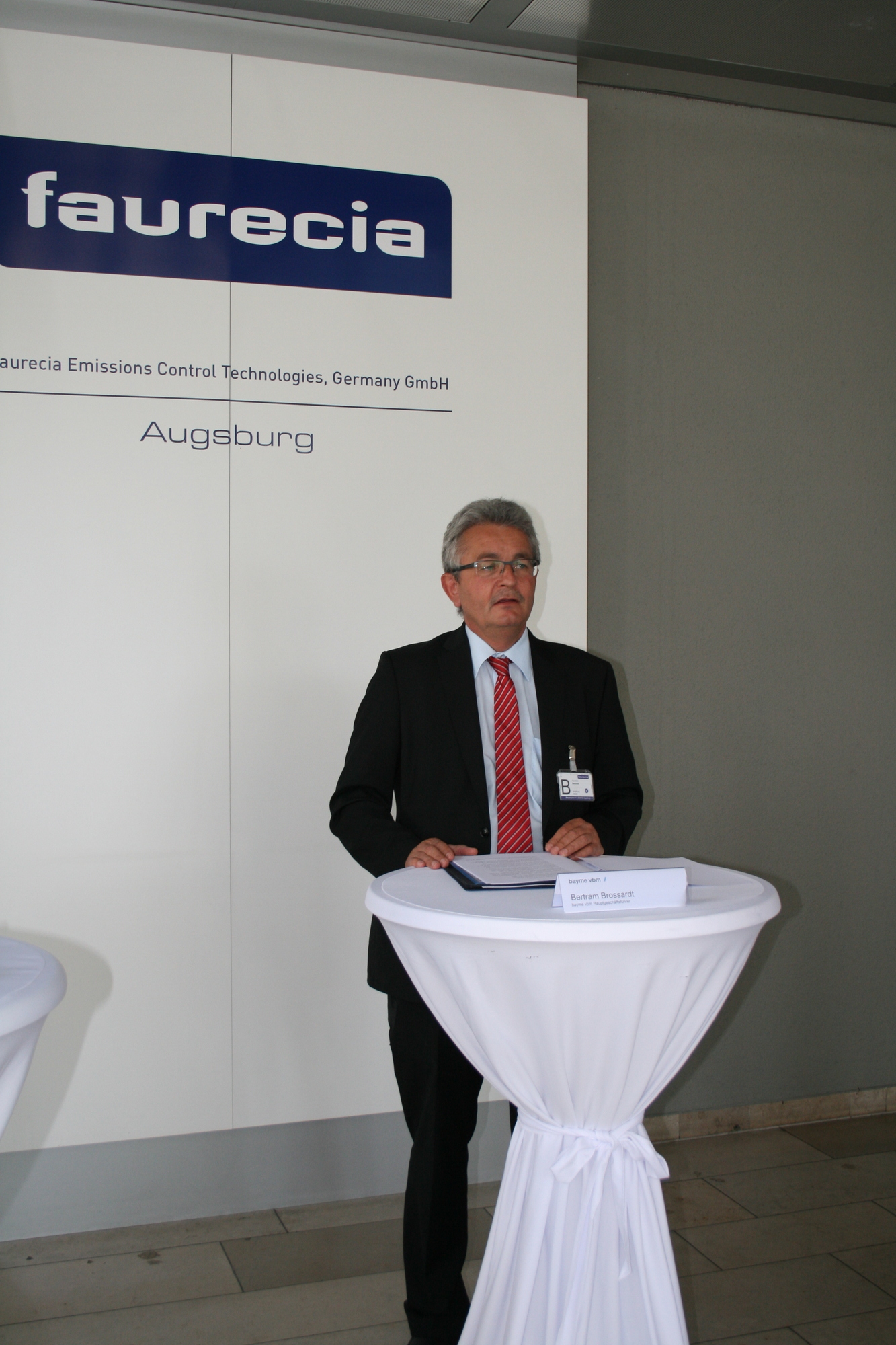 Am Projekt (power)me beteiligte sich auch Faurecia Augsburg und bildeten vier junge Menschen aus.