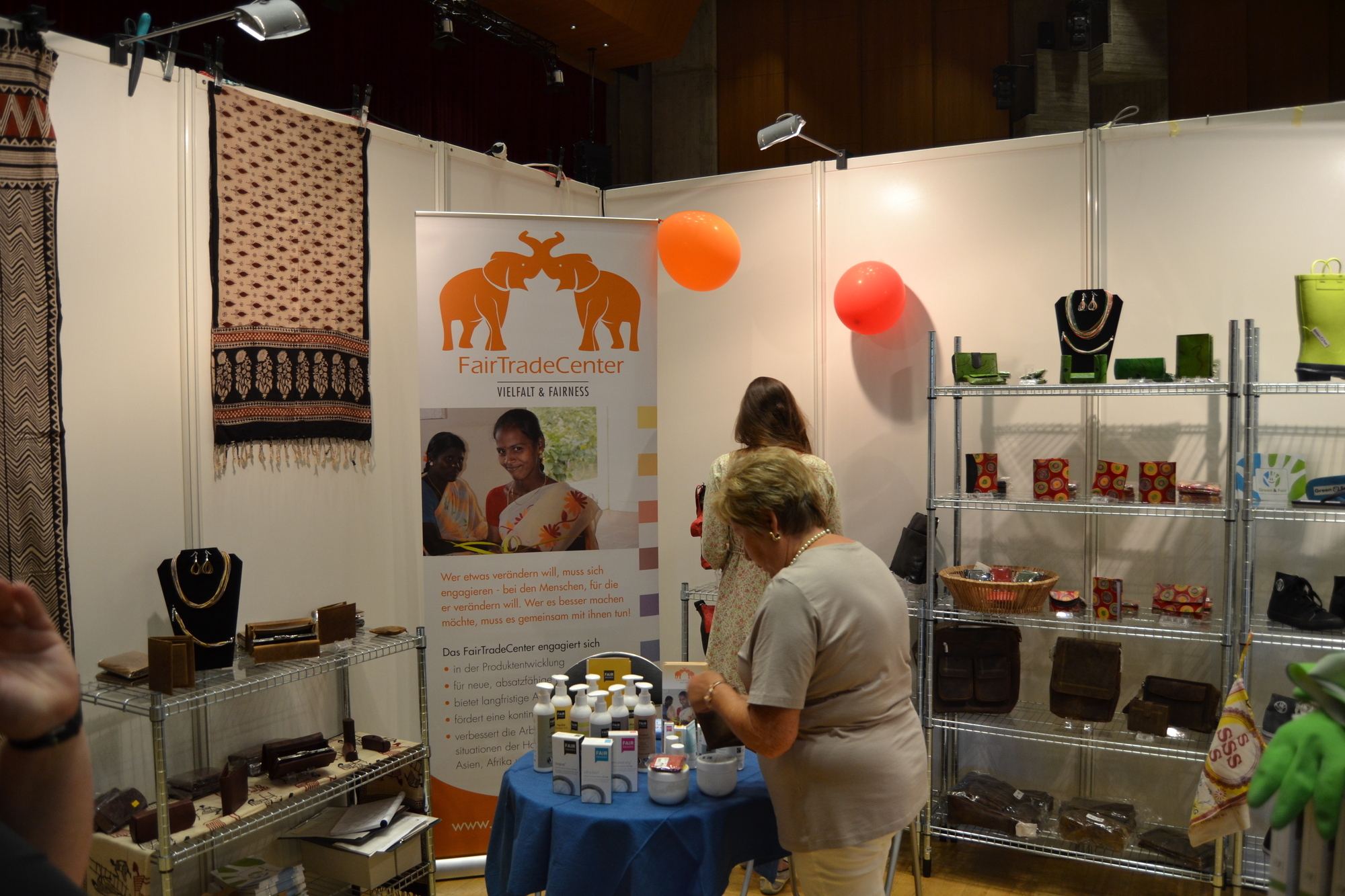 Bei der Fair Handels Messe Bayern trafen sich die wichtigen Vertreter des Fairen Handels in Bayern. Foto: B4B SCHWABEN