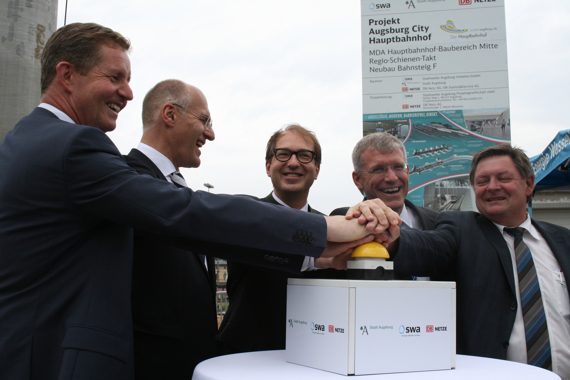 Am 13. Juli 2015 fiel der symbolische Startschuss für das Projekt Augsburg City Hauptbahnhof. Foto: B4B SCHWABEN