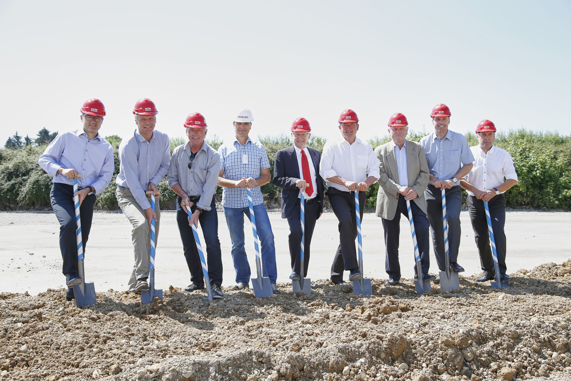 Der Spatenstich für das neue Goldhofer Logistikzentrum ist vollzogen. Foto: Goldhofer