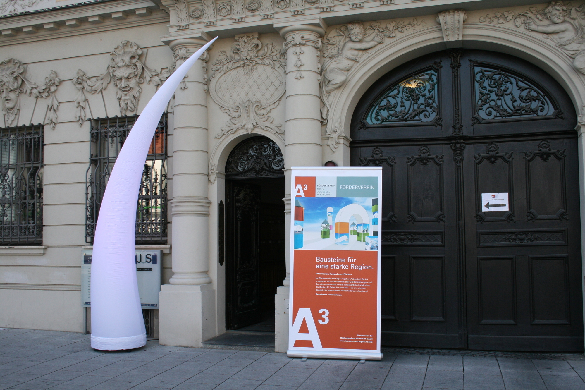 250 Gäste feiern beim A³ Sommerfest im Martini-Palais. Foto: B4B SCHWABEN