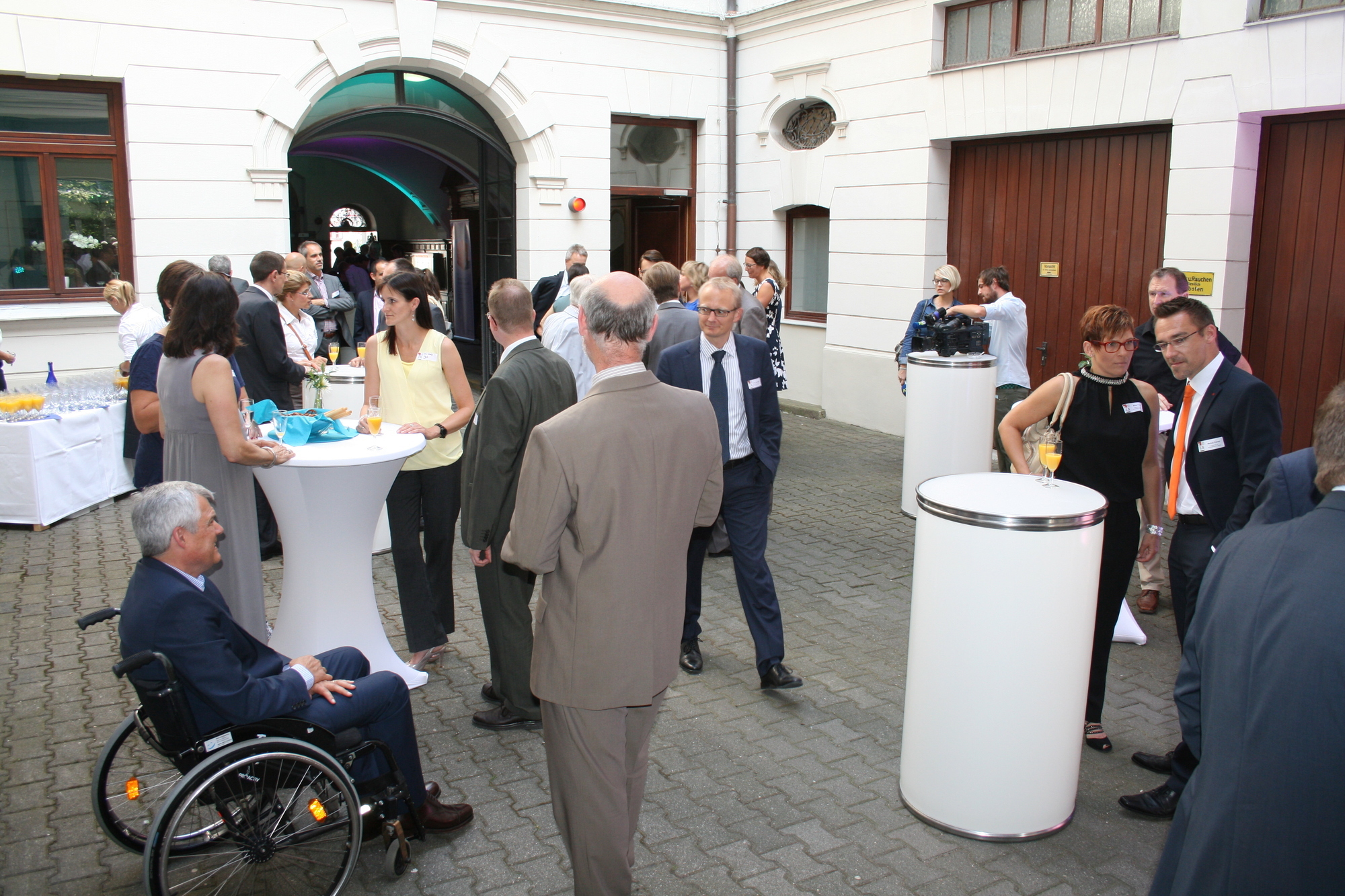 250 Gäste feiern beim A³ Sommerfest im Martini-Palais. Foto: B4B SCHWABEN