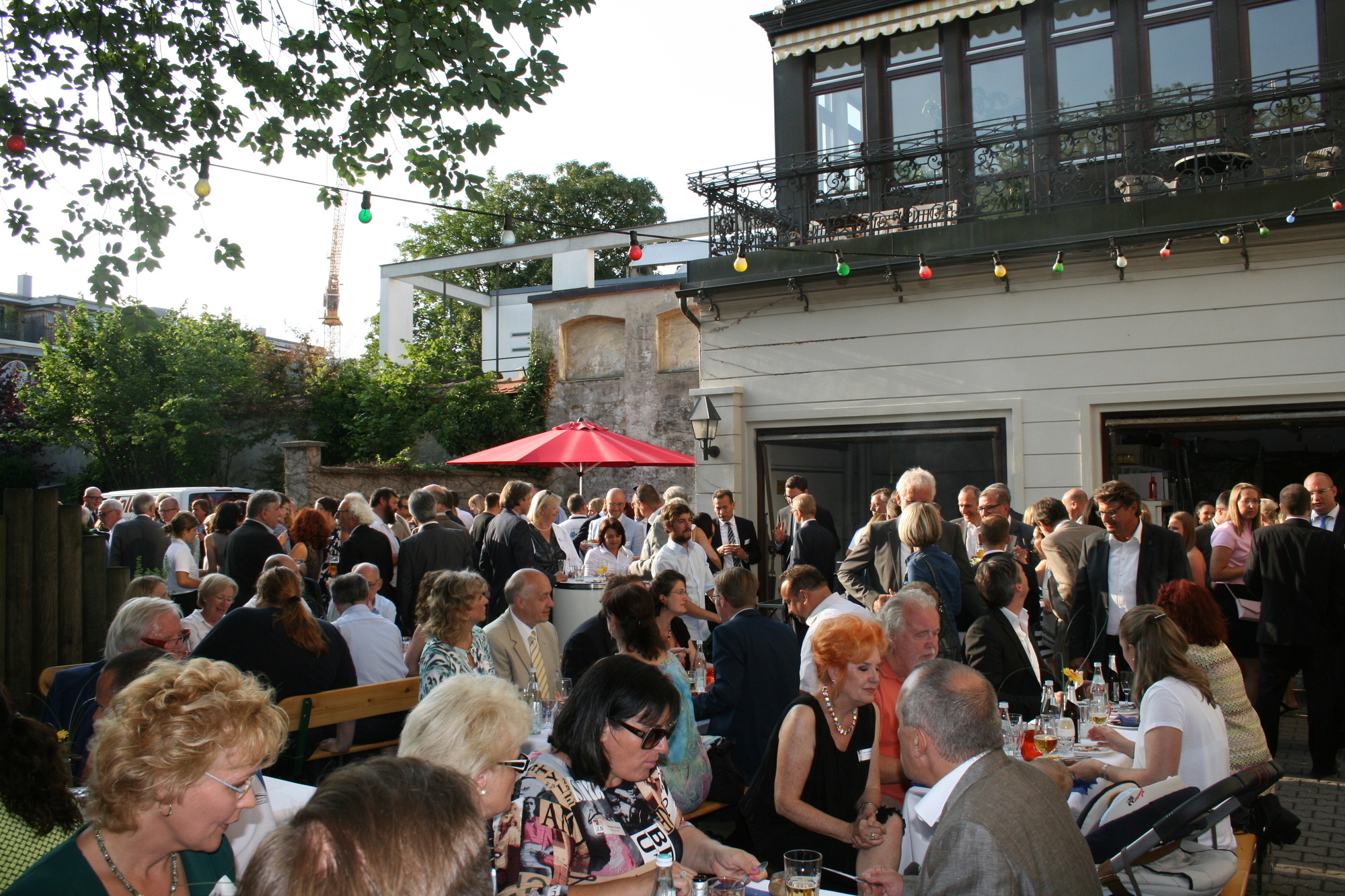 250 Gäste feiern beim A³ Sommerfest im Martini-Palais. Foto: B4B SCHWABEN