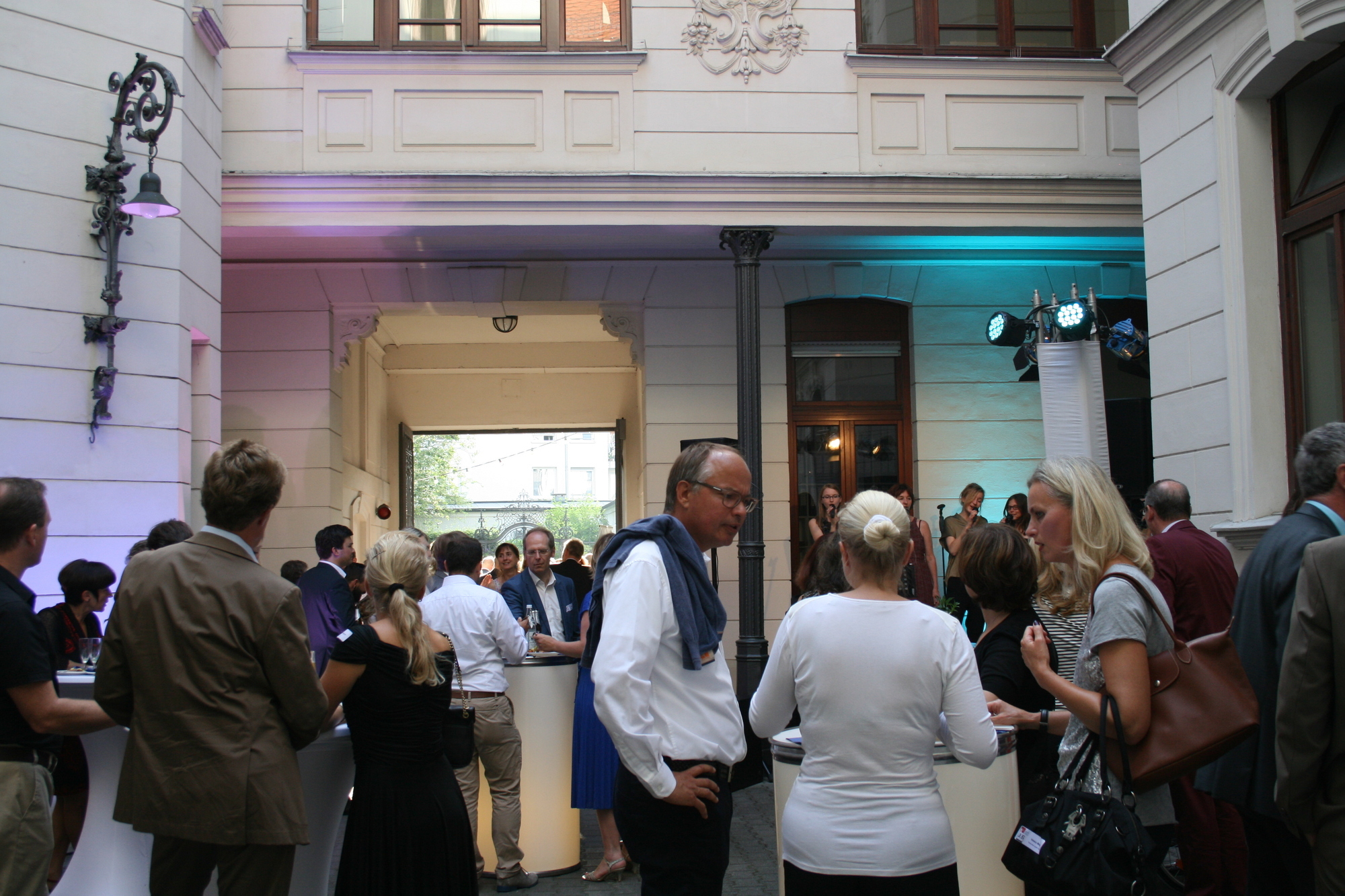 250 Gäste feiern beim A³ Sommerfest im Martini-Palais. Foto: B4B SCHWABEN
