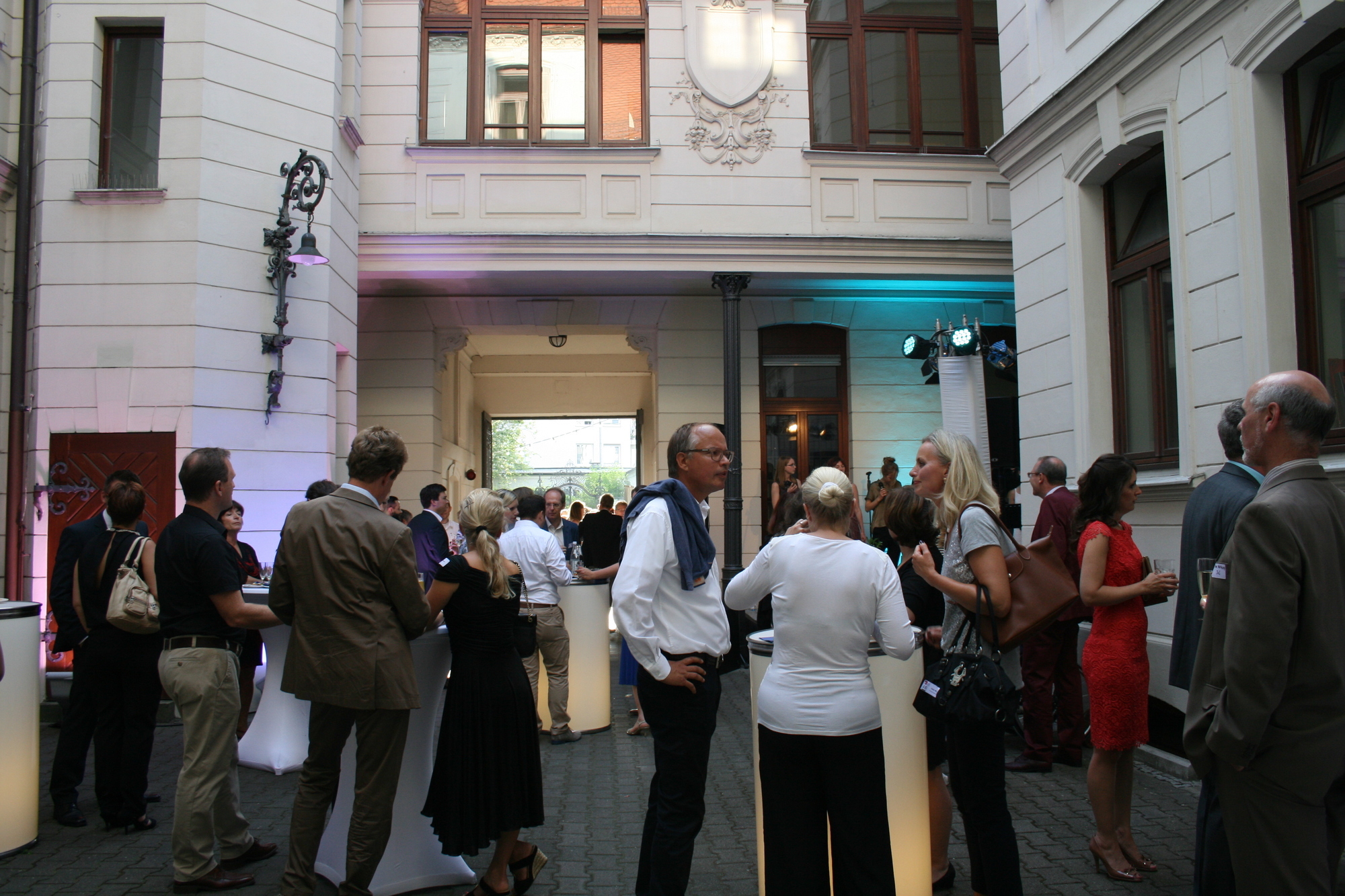 250 Gäste feiern beim A³ Sommerfest im Martini-Palais. Foto: B4B SCHWABEN